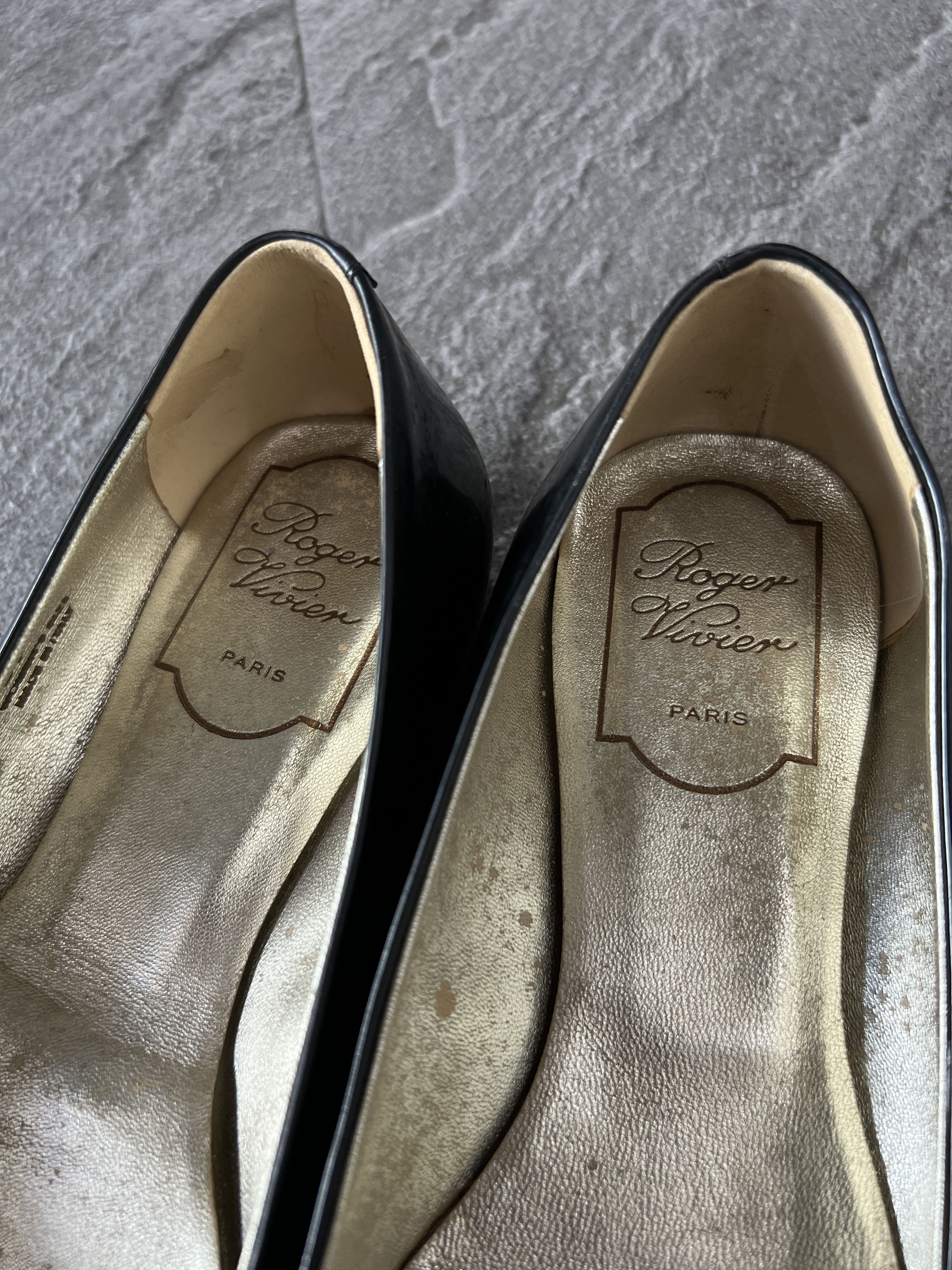 Roger Vivier Roger Vivier Gommette Patent Flats Black EU37 Size US 7 / IT 37 - 4 Thumbnail