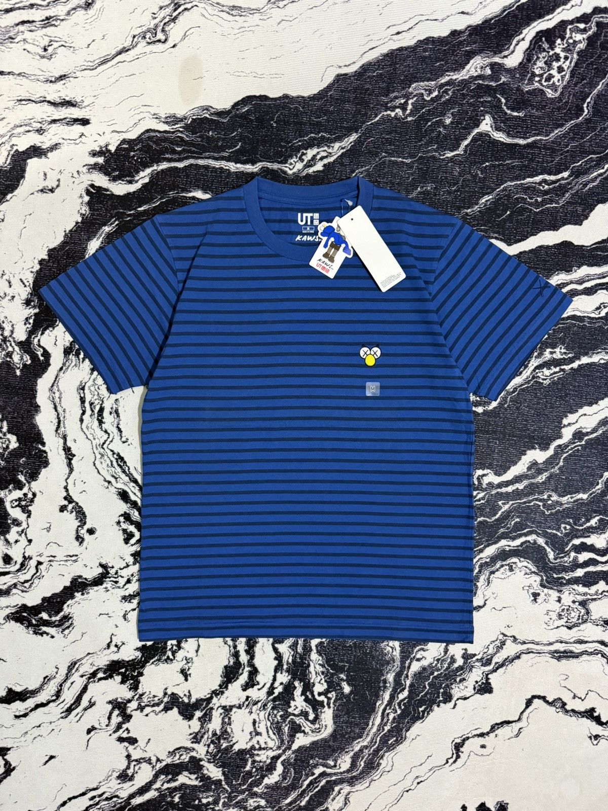 Kaws Uniqlo x kaws t shirt Size US M / EU 48-50 / 2 - 1 Thumbnail