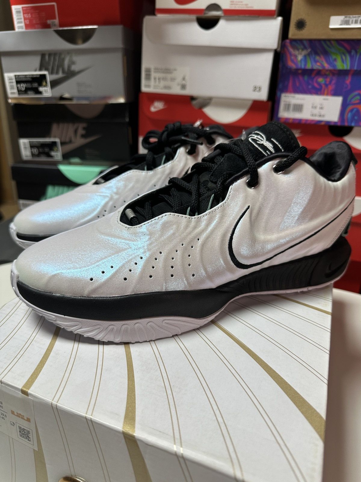 Nike NIKE LEBRON XXI 21 WHITE BLACK BICOASTAL MEN SIZE 11 NEW BOX Size US 11 / EU 44 - 1 Thumbnail