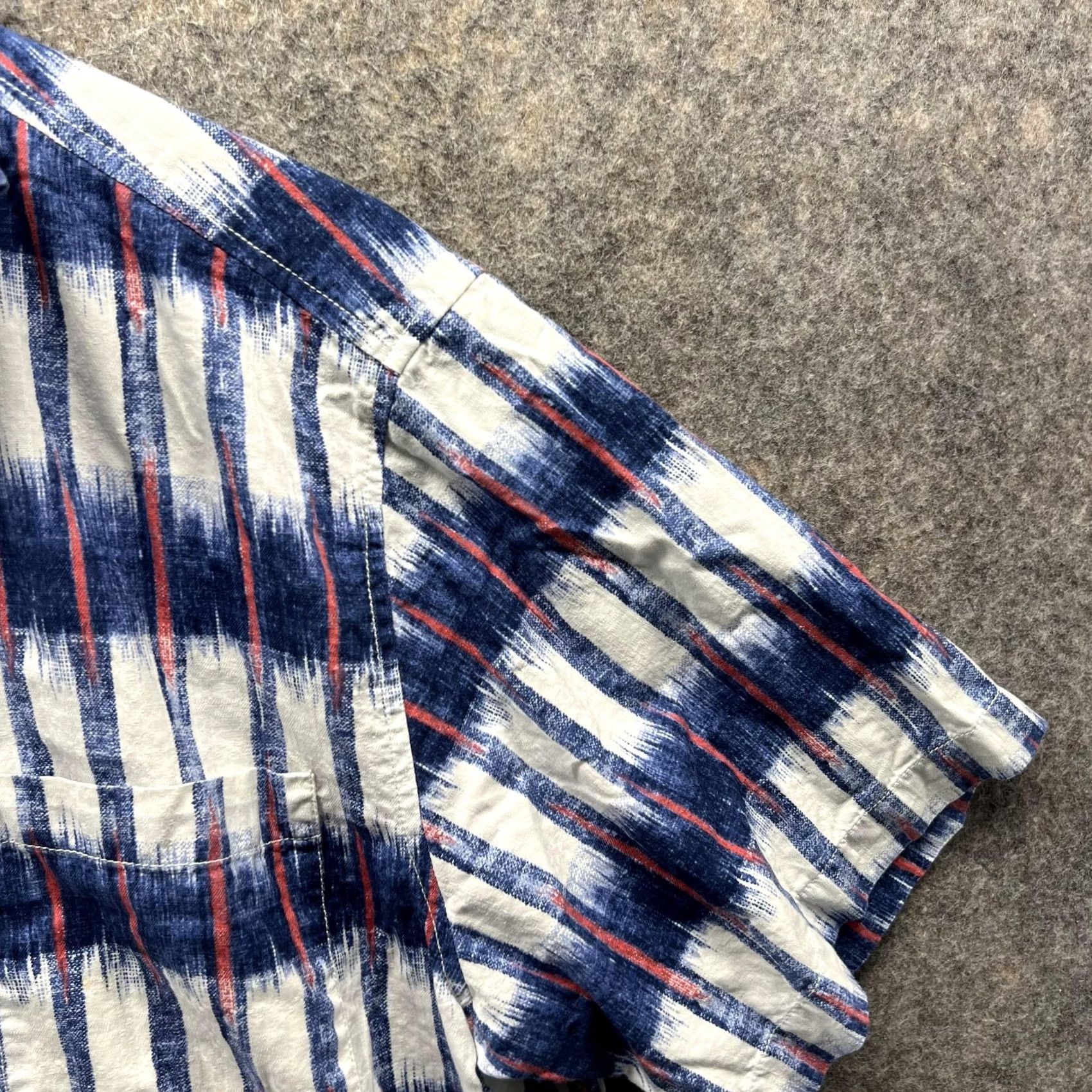 Tommy Bahama VINTAGE Tommy Bahama Shirt Men Medium Adult Blue White Button Down Silk Short Sleeve Shirt Size US M / EU 48-50 / 2 - 4 Thumbnail