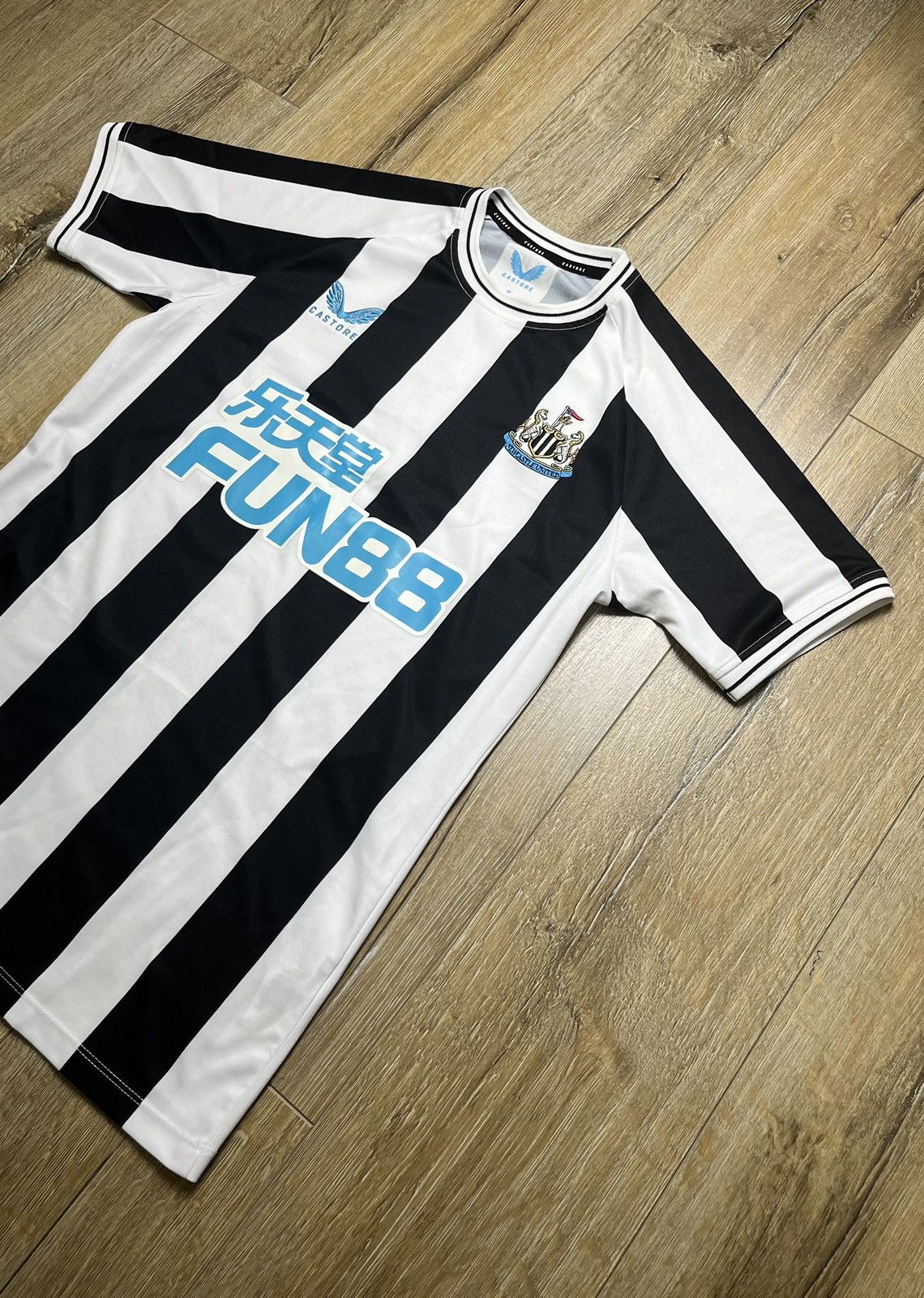 Castore NEWCASTLE 22/23 Y2K FOOTBALL JERSEY Size US S / EU 44-46 / 1 - 5 Thumbnail