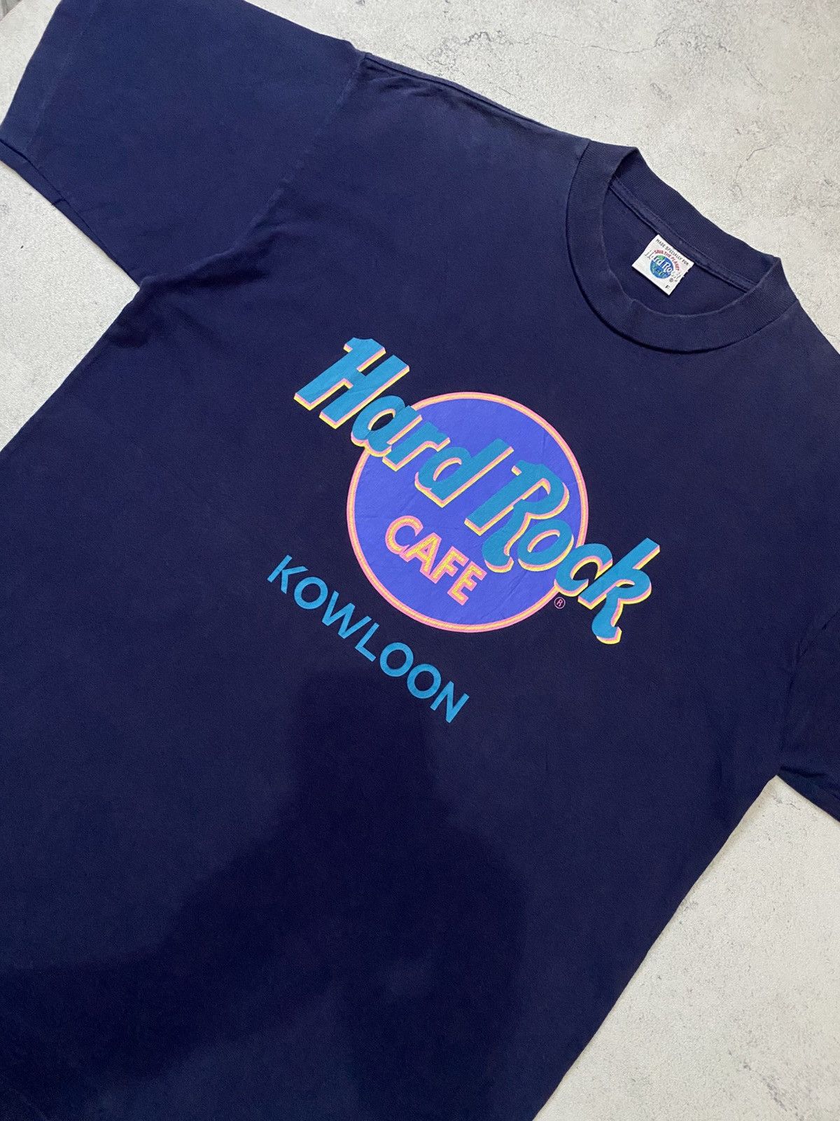 Hard Rock Cafe Vintage Hard Rock Kowloon tshirt Size US L / EU 52-54 / 3 - 3 Thumbnail