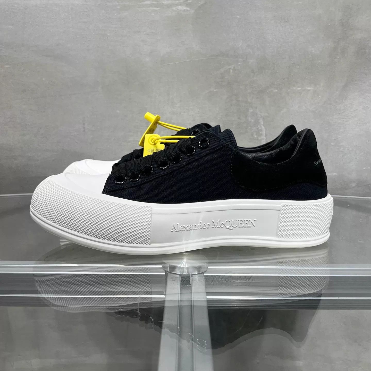 Alexander McQueen Alexander McQueen Canvas Sneaker Black & White 38 Size US 7.5 / IT 37.5 - 3 Thumbnail