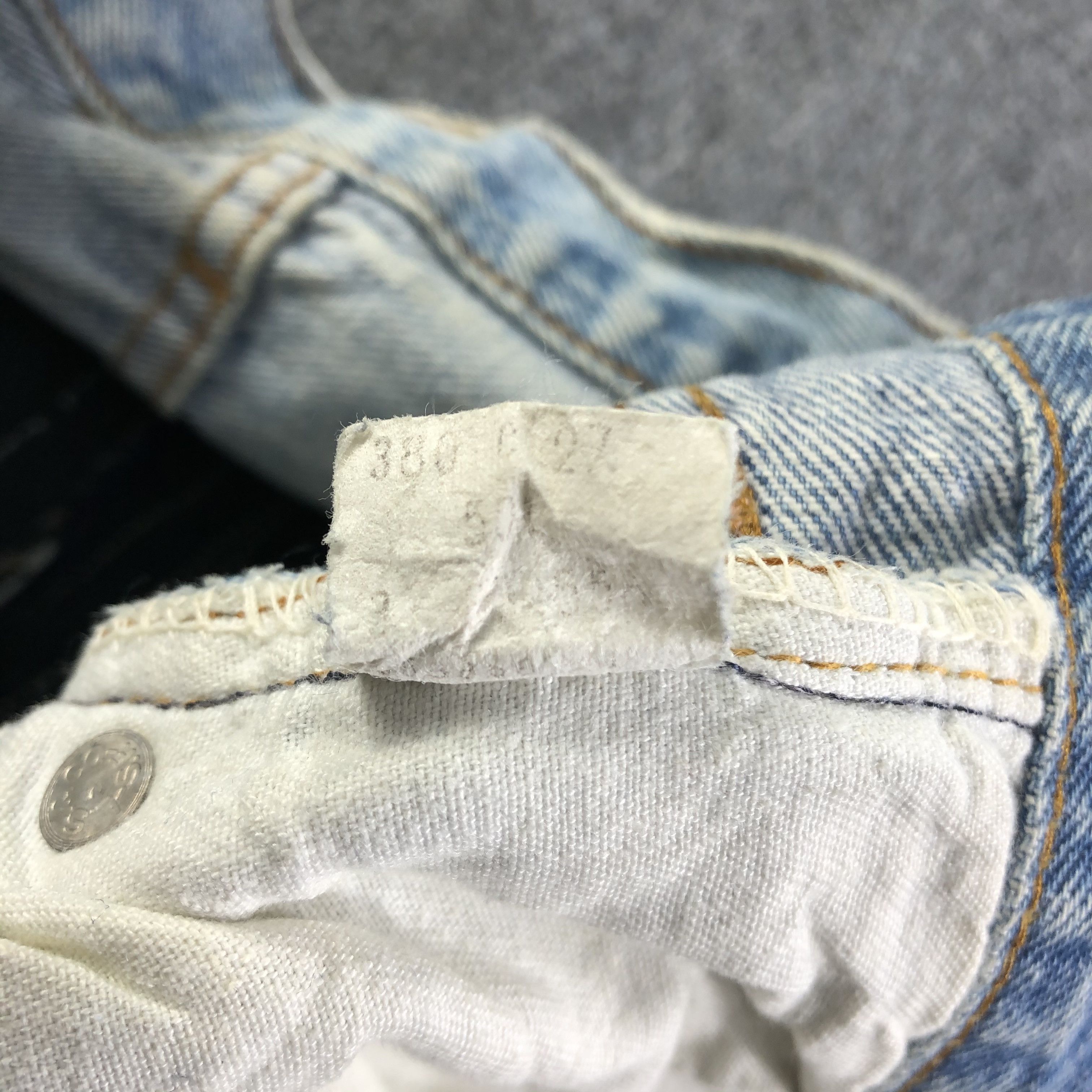 Levi's 90s Vintage Light Wash Levis 501 Jeans-J3629 Size US 29 - 12 Thumbnail