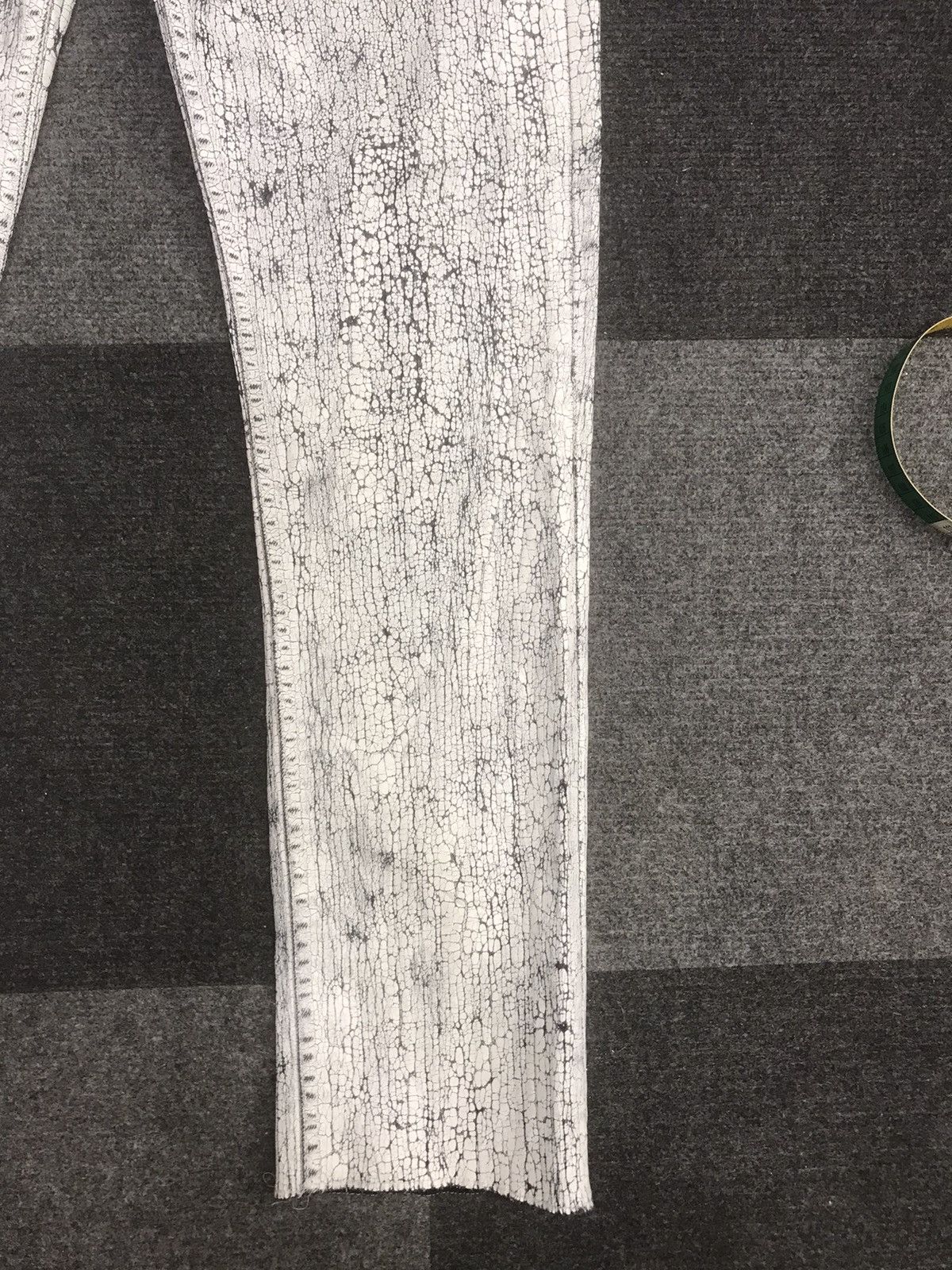 Fagassent Toshiki Aoki Cracked Paint Skinny Cropped Pant Handmade by TOSHIKI AOKI Size US 31 - 6 Thumbnail