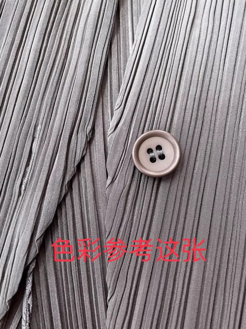 Issey Miyake Issey Miyake size:2 A dark grey shark fin pleated cardigan Size M / US 6-8 / IT 42-44 - 8 Thumbnail