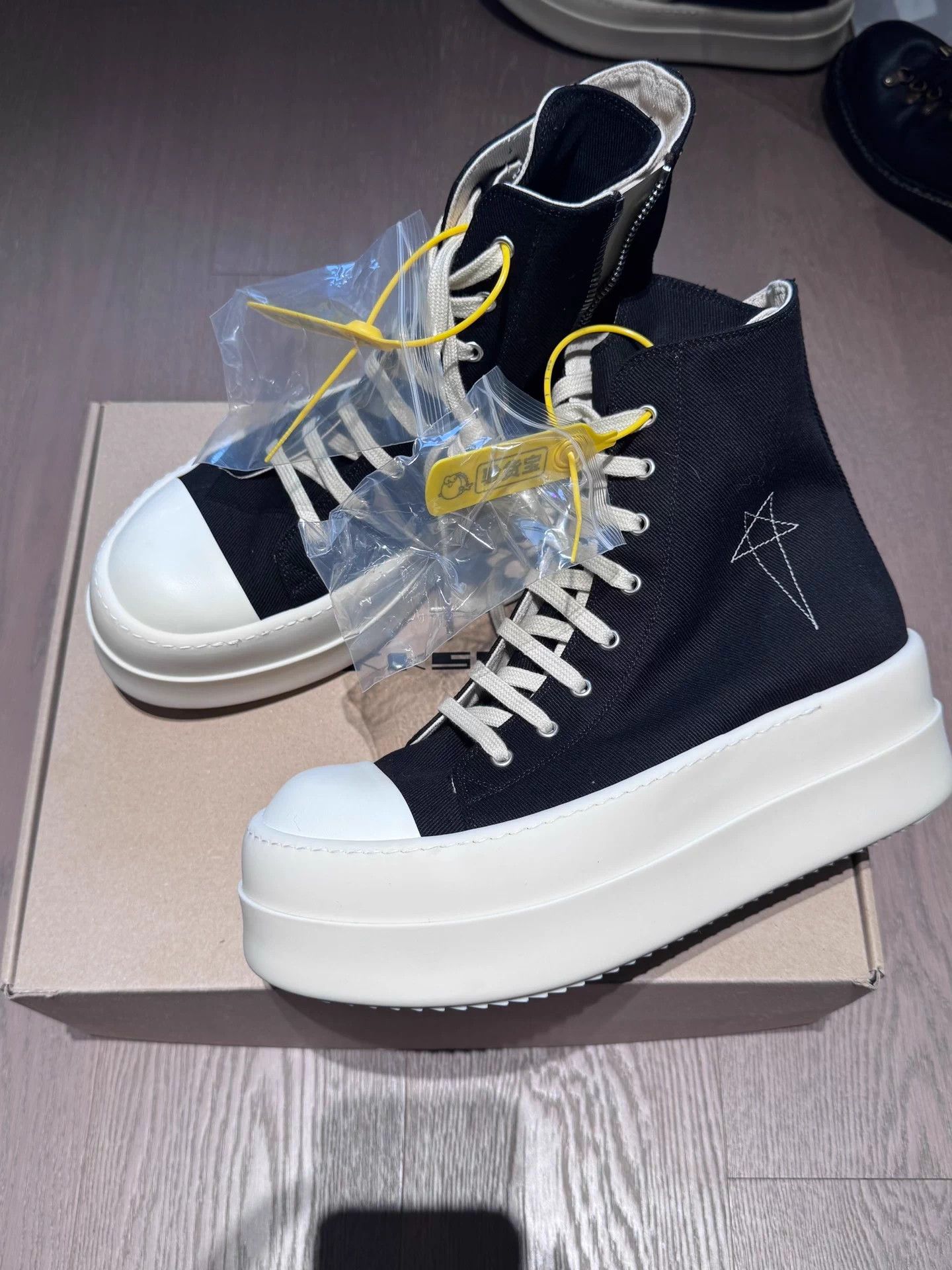 Rick Owens Rick Owens Drkshdw 25ss M Blk Star-Embroidered High Top 43 Size US 10 / EU 43 - 1 Thumbnail