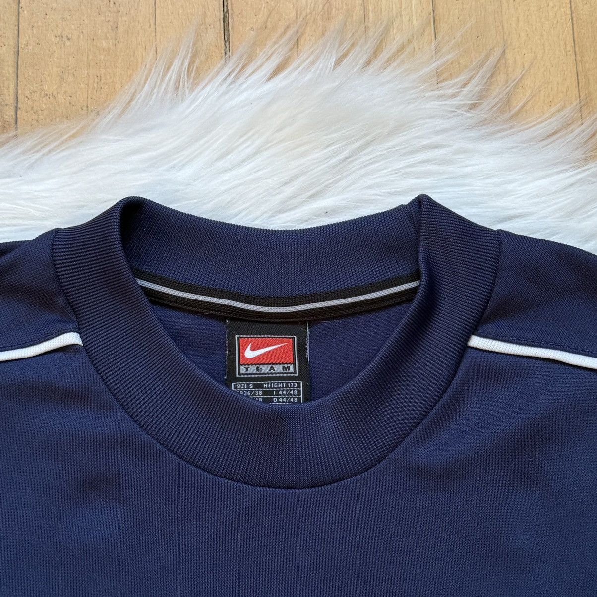 Nike 📌 Vintage Nike 00s Centre Logo Sportswear Tee Size US S / EU 44-46 / 1 - 4 Thumbnail