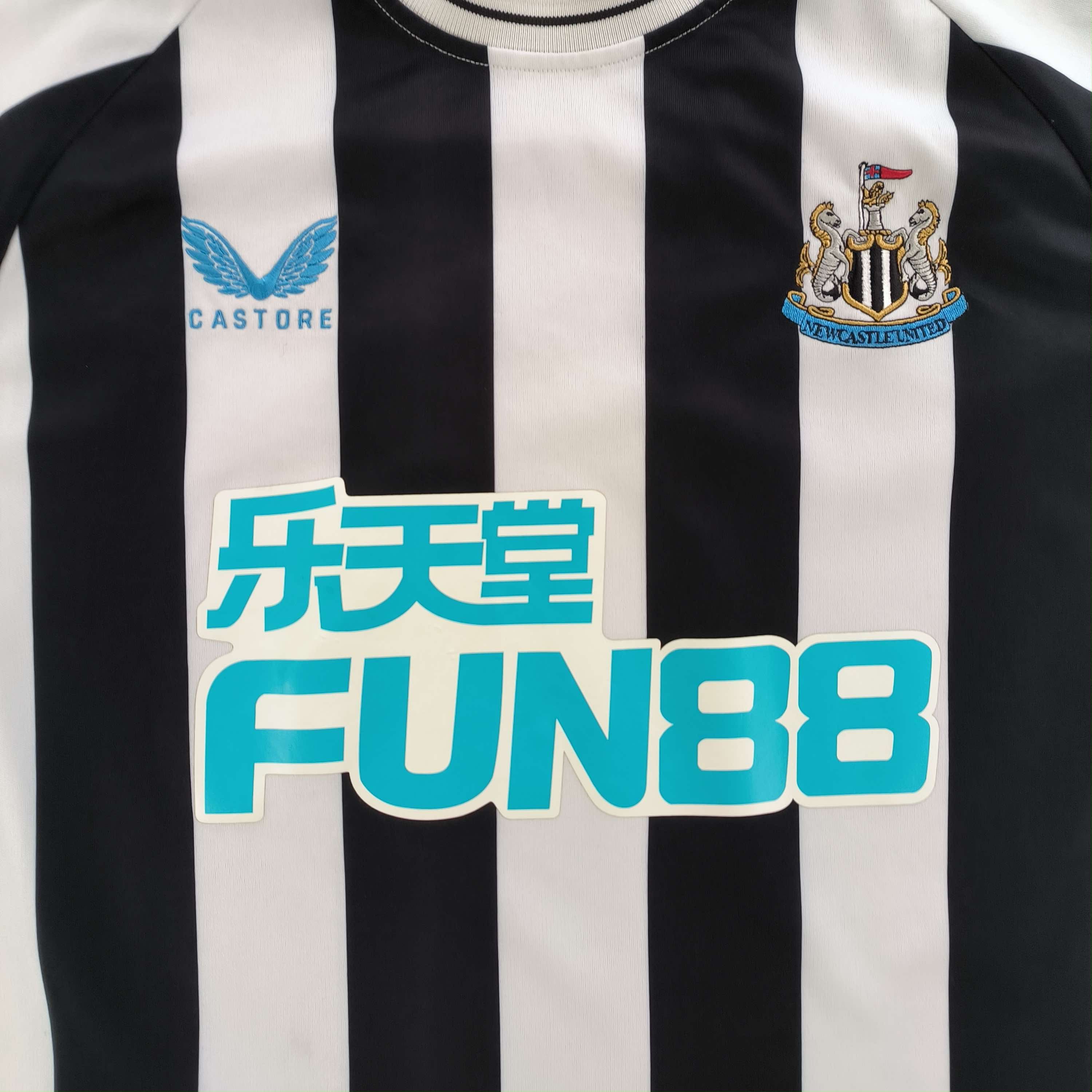 Castore Newcastle United 2022-23 Castore home football jersey size L Size US L / EU 52-54 / 3 - 3 Thumbnail