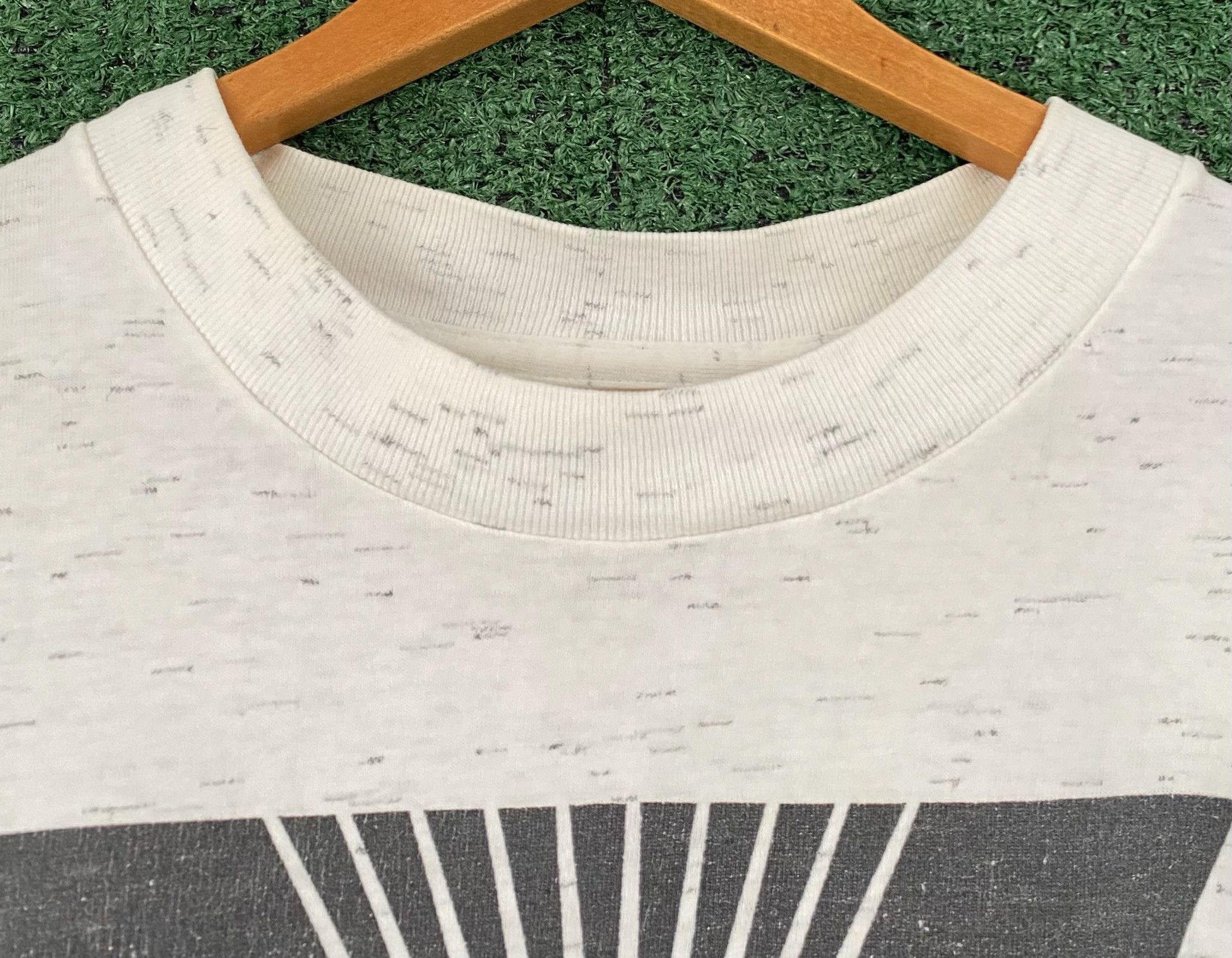 Vintage 90’s YWCA Distressed Single Stitch T-Shirt Men’s Size Large Size US L / EU 52-54 / 3 - 4 Thumbnail