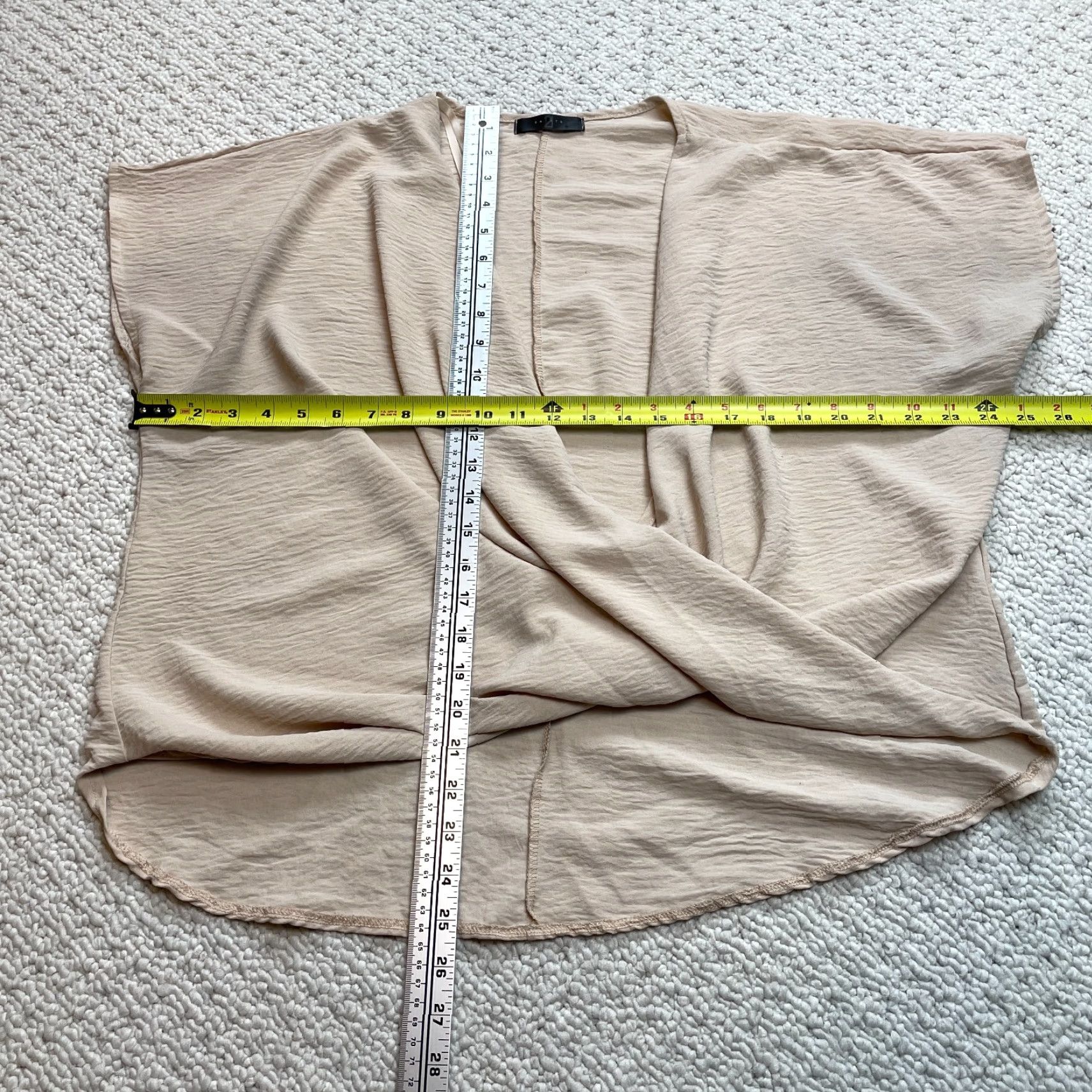 Vintage Saints 21 Blouse Shirt Womens L Beige Short Sleeve Gathered Polyester Knit Collar Button Casual Top Size L / US 10 / IT 46 - 2 Thumbnail
