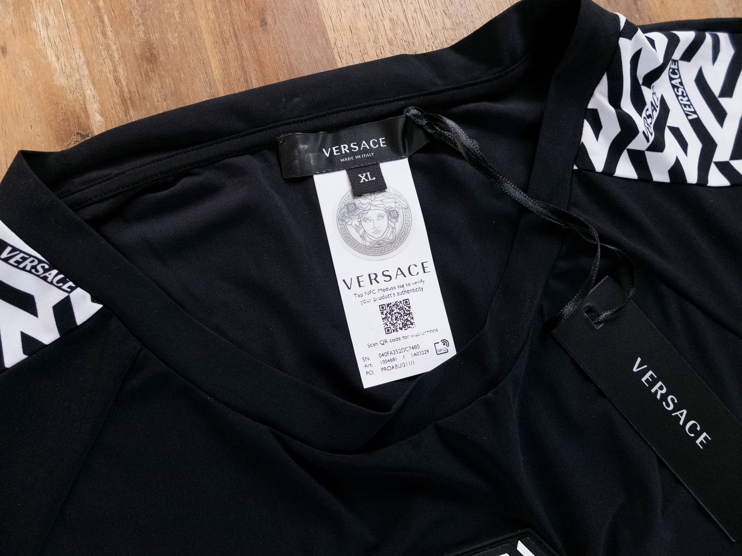 Versace VERSACE black & white La Greca nylon gym t-shirt XL Size US XL / EU 56 / 4 - 6 Thumbnail