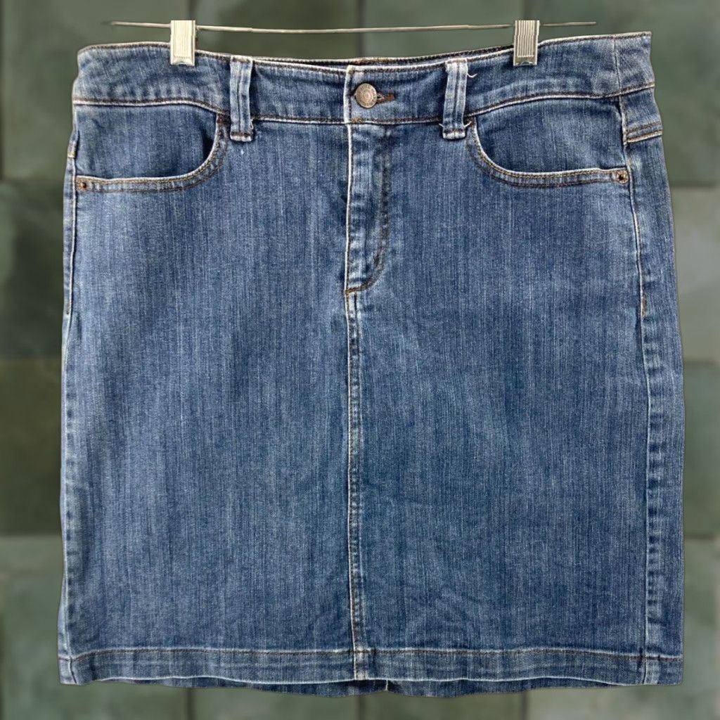 Eddie Bauer Eddie Bauer Denim Skirt Women Adult 10 Short Blue Cotton Pockets 80s 90s Modern Size 32" / US 10 / IT 46 - 1 Thumbnail