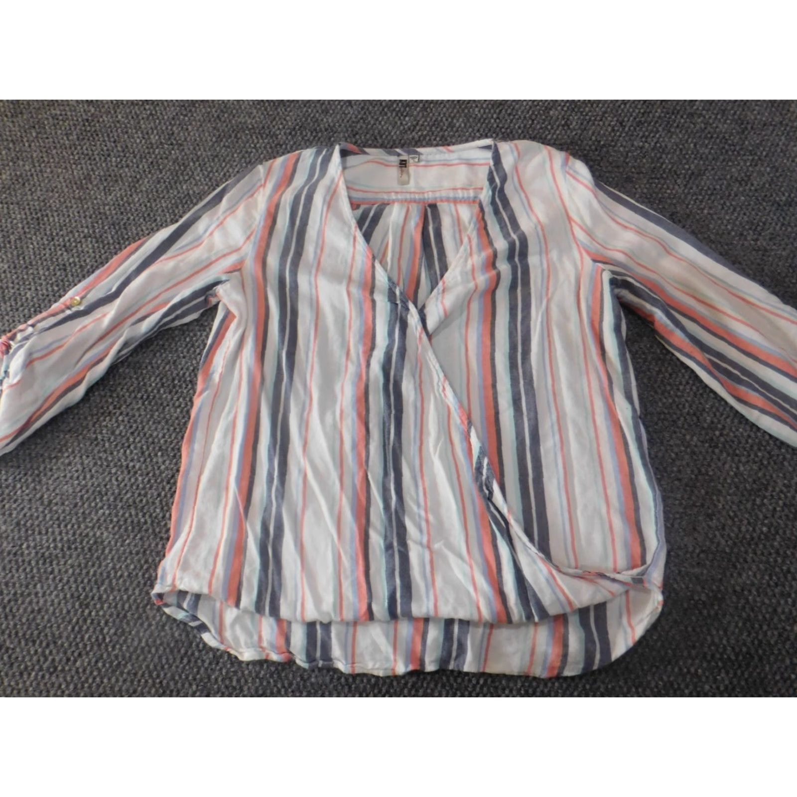 Vintage KUT from the Kloth Blouse Womens Size S White Striped Open Pullover Knit Rayon Button Casual Shirt Top Size S / US 4 / IT 40 - 2 Thumbnail