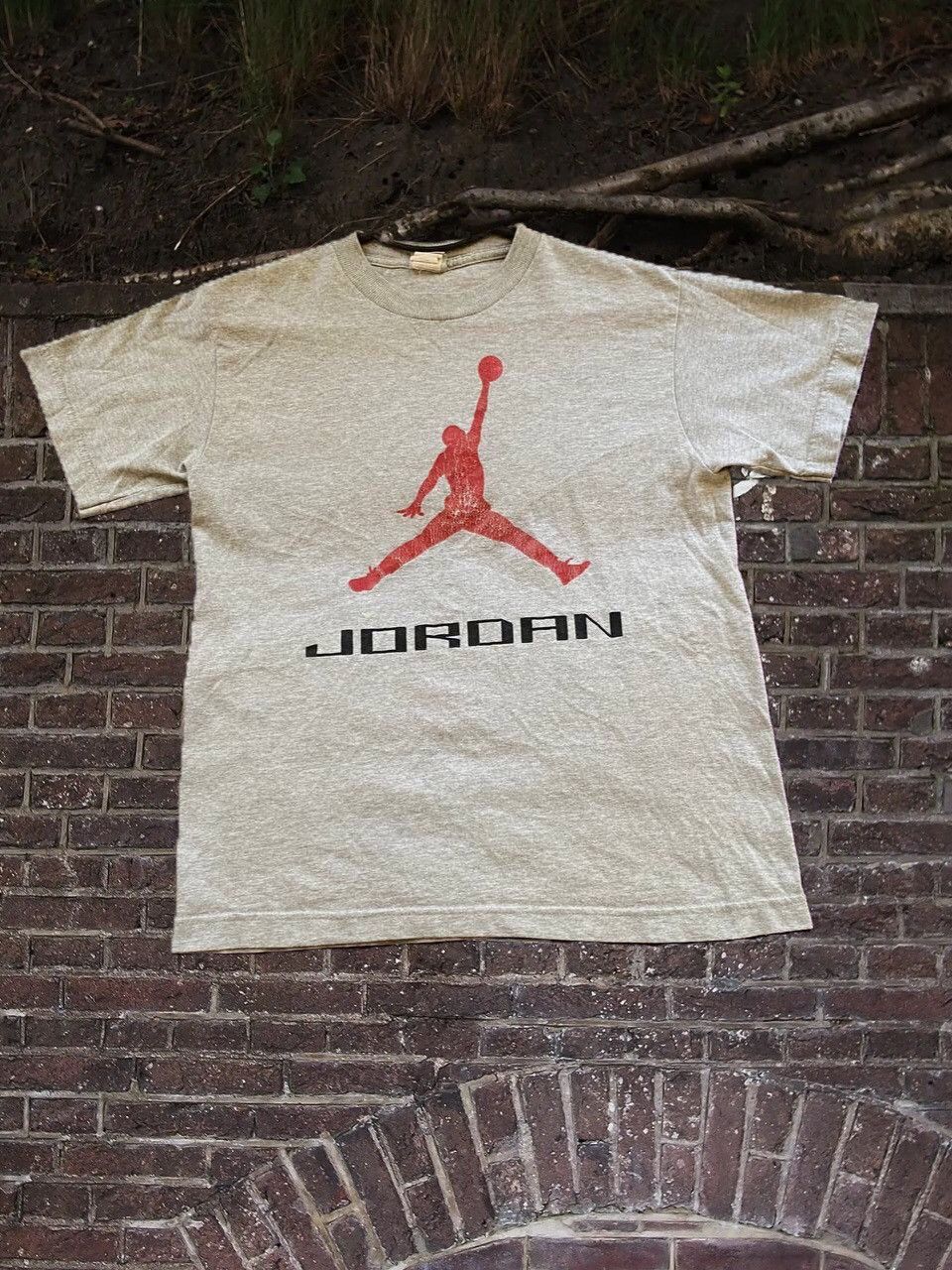 Jordan Brand Vintage Air Jordan T shirt center logo Size US L / EU 52-54 / 3 - 1 Thumbnail
