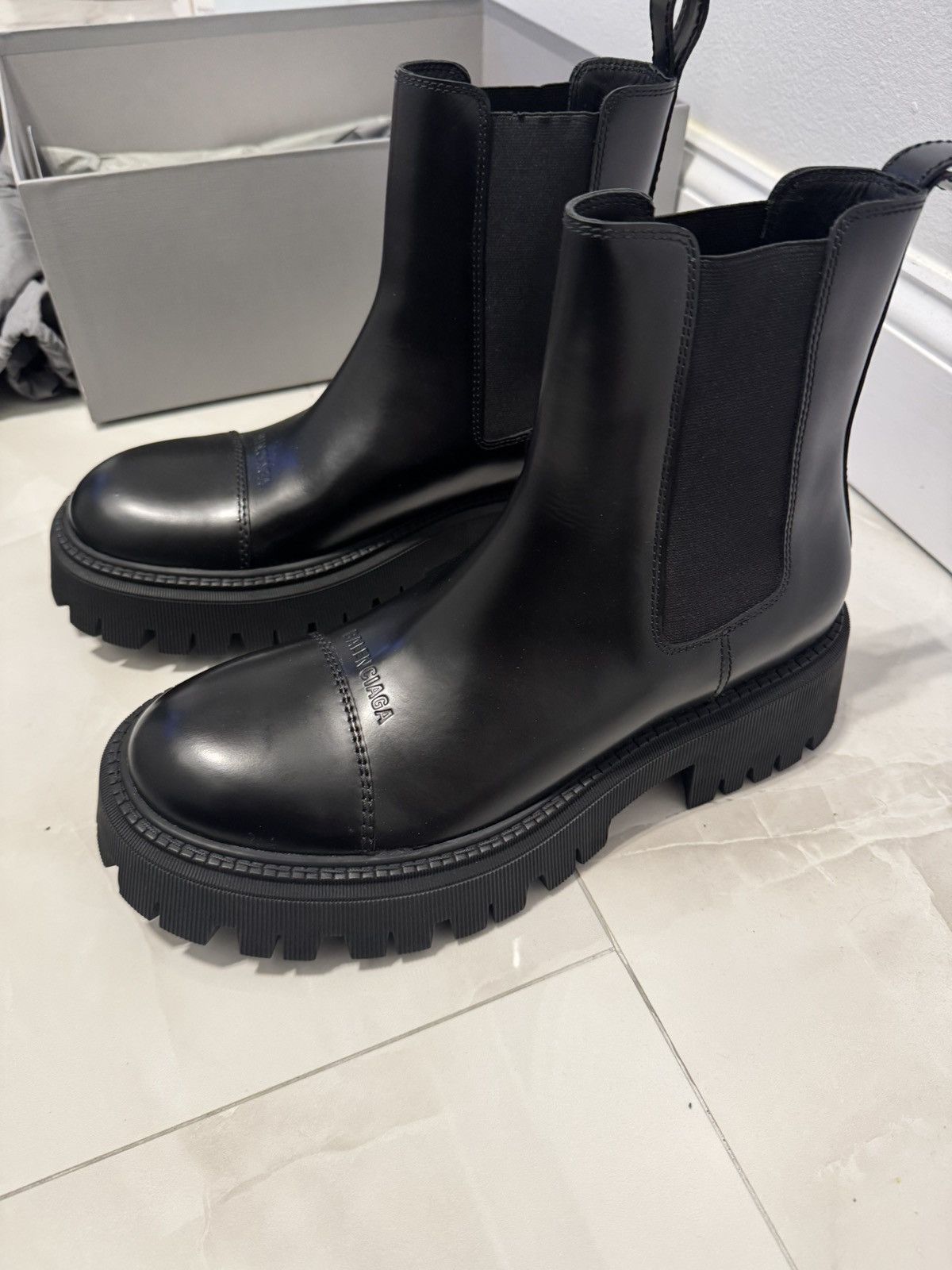 Balenciaga Balenciaga Tractor Boots Size US 11 / EU 44 - 2 Thumbnail