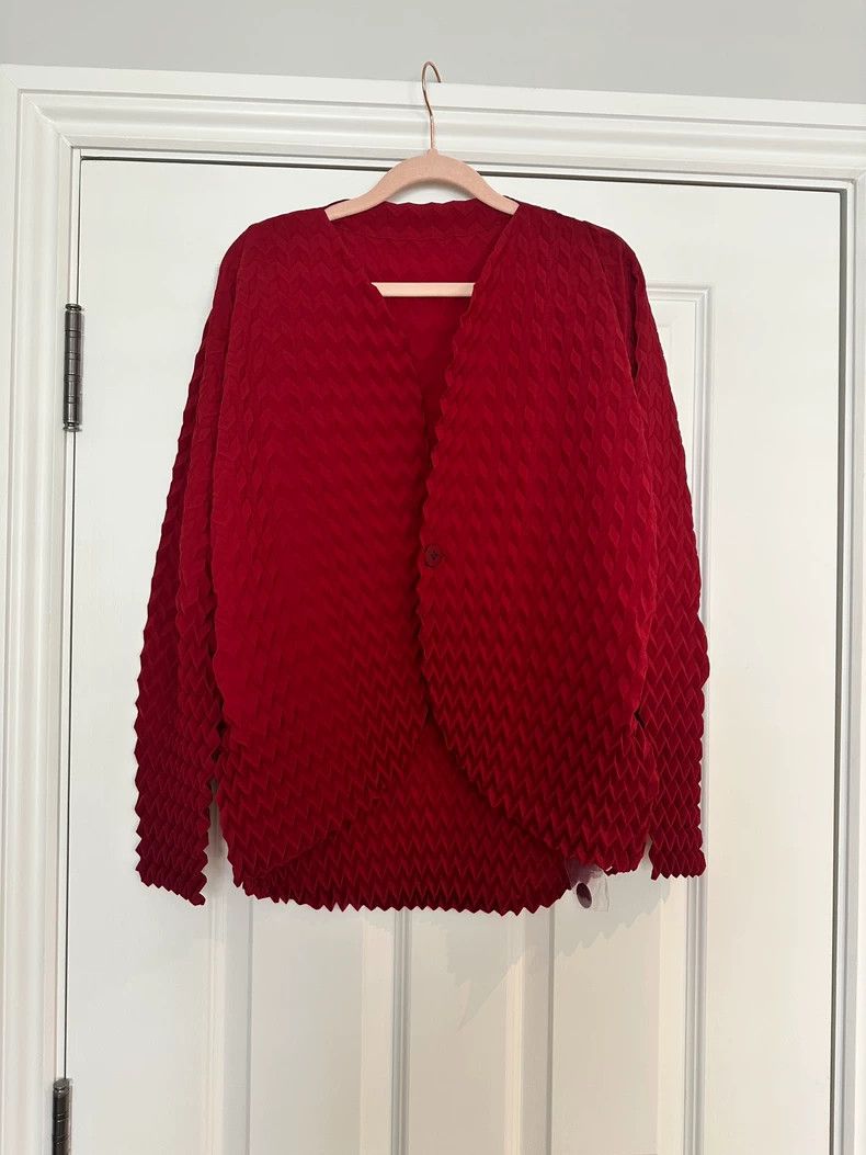 Issey Miyake Issey Miyake size:2 Red fish-scale cardigan Size M / US 6-8 / IT 42-44 - 1 Thumbnail