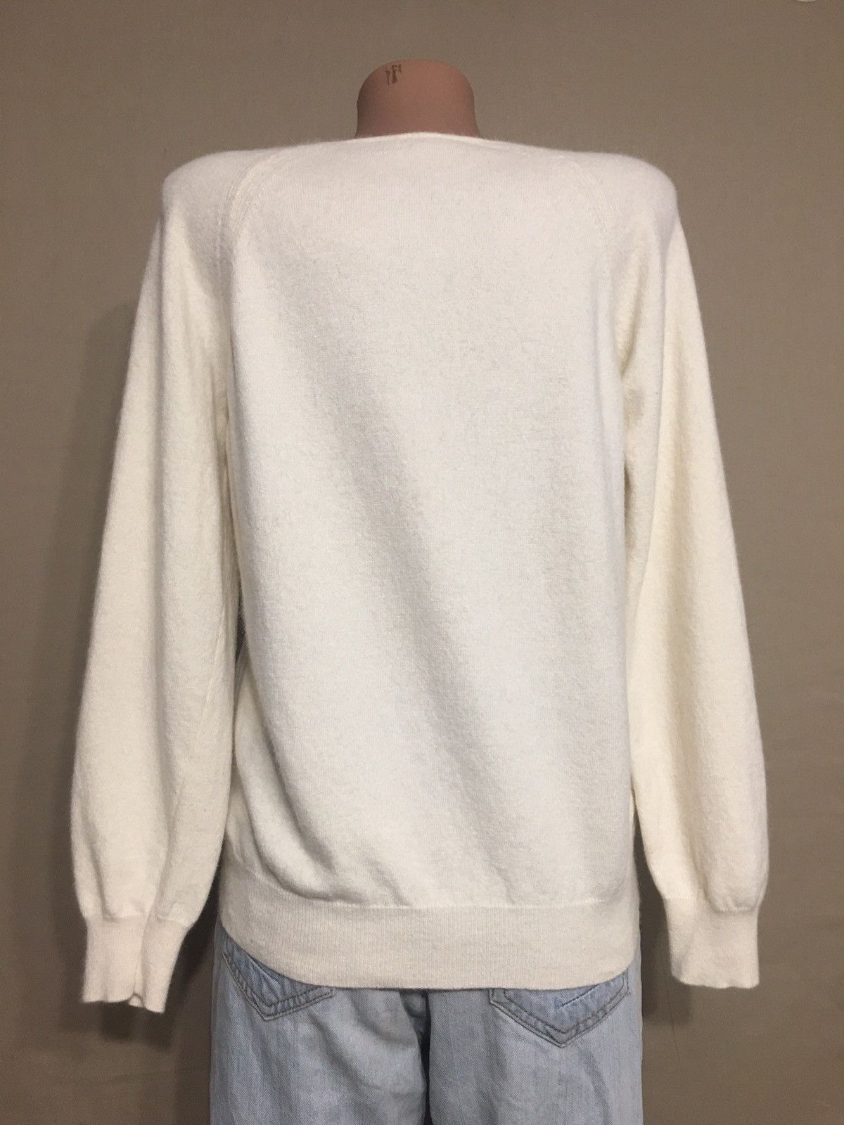 Valentino × Vintage VALENTINO Sport Ivory Cashmere V-neck Vintage Sweater Size M / US 6-8 / IT 42-44 - 8 Thumbnail
