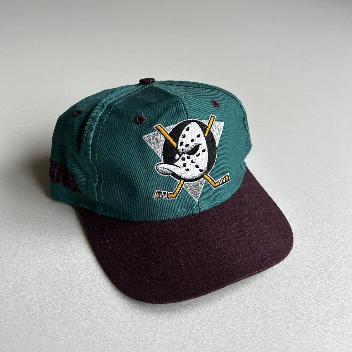 image of Vintage 90's Anaheim Mighty Ducks Nhl Embroidered Snapback in Teal, Men's