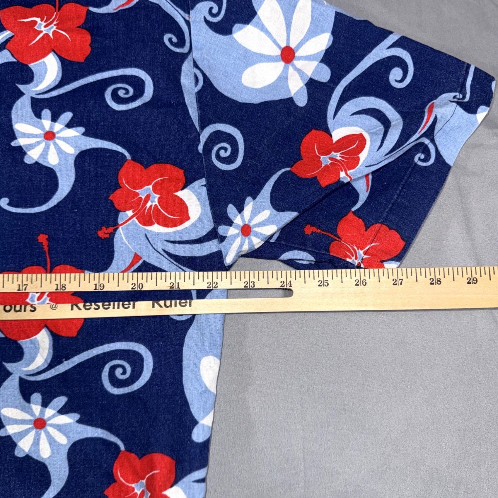 Vintage VINTAGE Surf Report International Hawaiian Shirt Men L Blue Hibiscus Floral Short Sleeve Button-Up Pockets Made in USA Size US L / EU 52-54 / 3 - 6 Thumbnail
