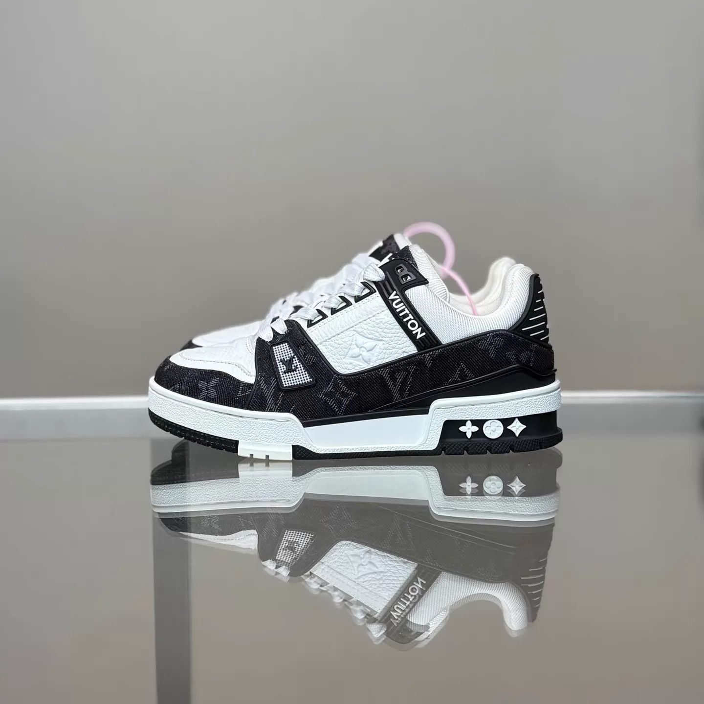 Louis Vuitton LOUIS VUITTON LV Trainer 24 Black White Denim 35.5 98 Size US 5 / IT 35 - 5 Thumbnail