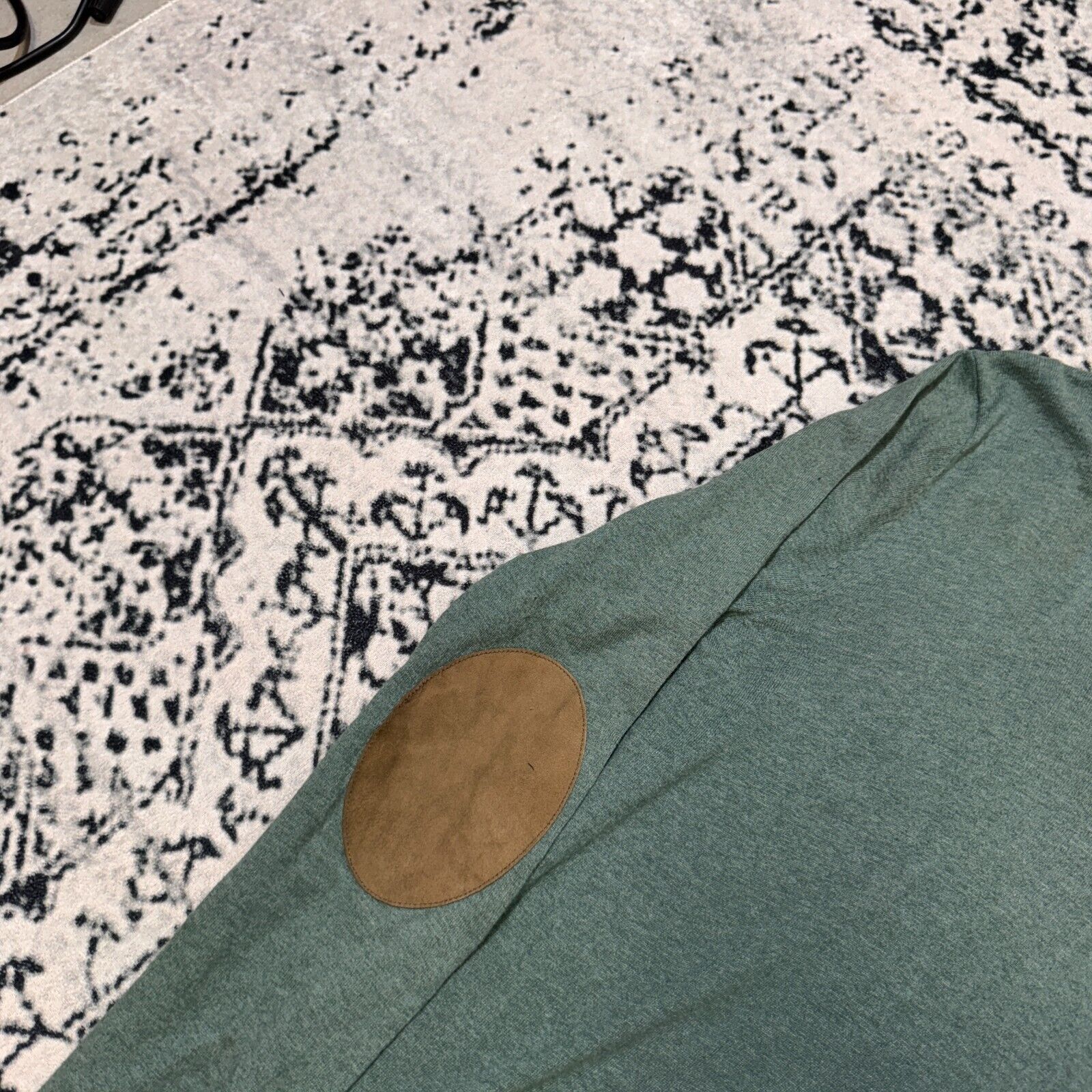Massimo Dutti × Vintage Vintage Massimo Dutti Green Wool V-Neck Sweater Size L 90s Size US L / EU 52-54 / 3 - 7 Thumbnail