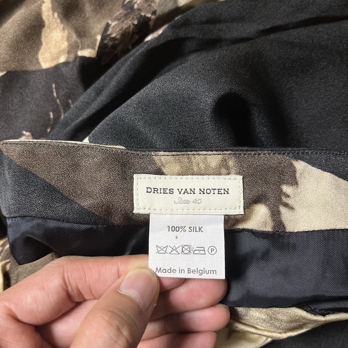 Dries Van Noten Dries Van Noten Flower Art Design Silk Skirt Size 34" / US 12 / IT 48 - 14 Thumbnail