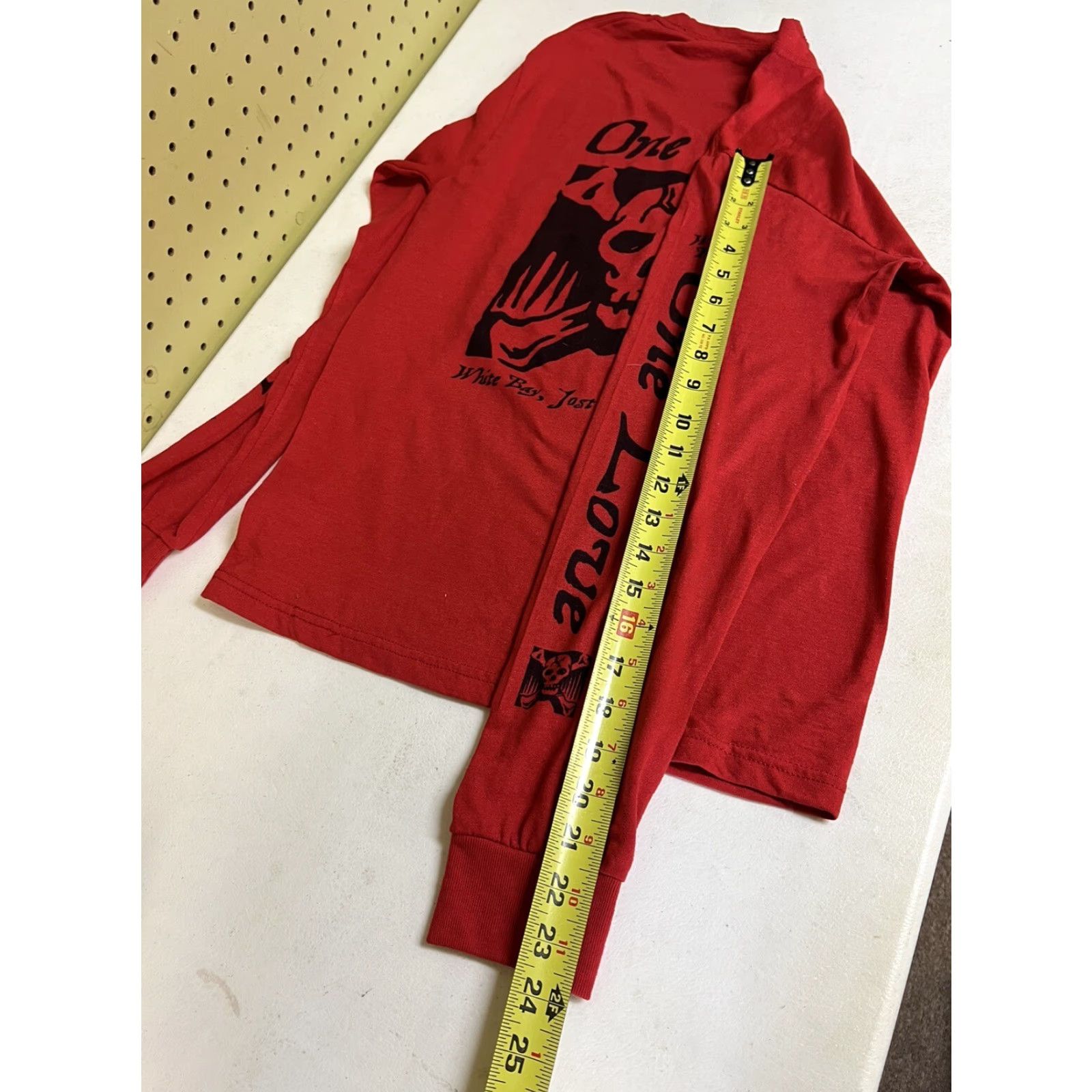 Jerzees One Love Jost Van Dyke Small Red Long Sleeve White Bay BVI Pirate Skull Shirt Unisex Adults S Red Crew Neck Long Sleeve Vintage No Size S / US 4 / IT 40 - 5 Thumbnail
