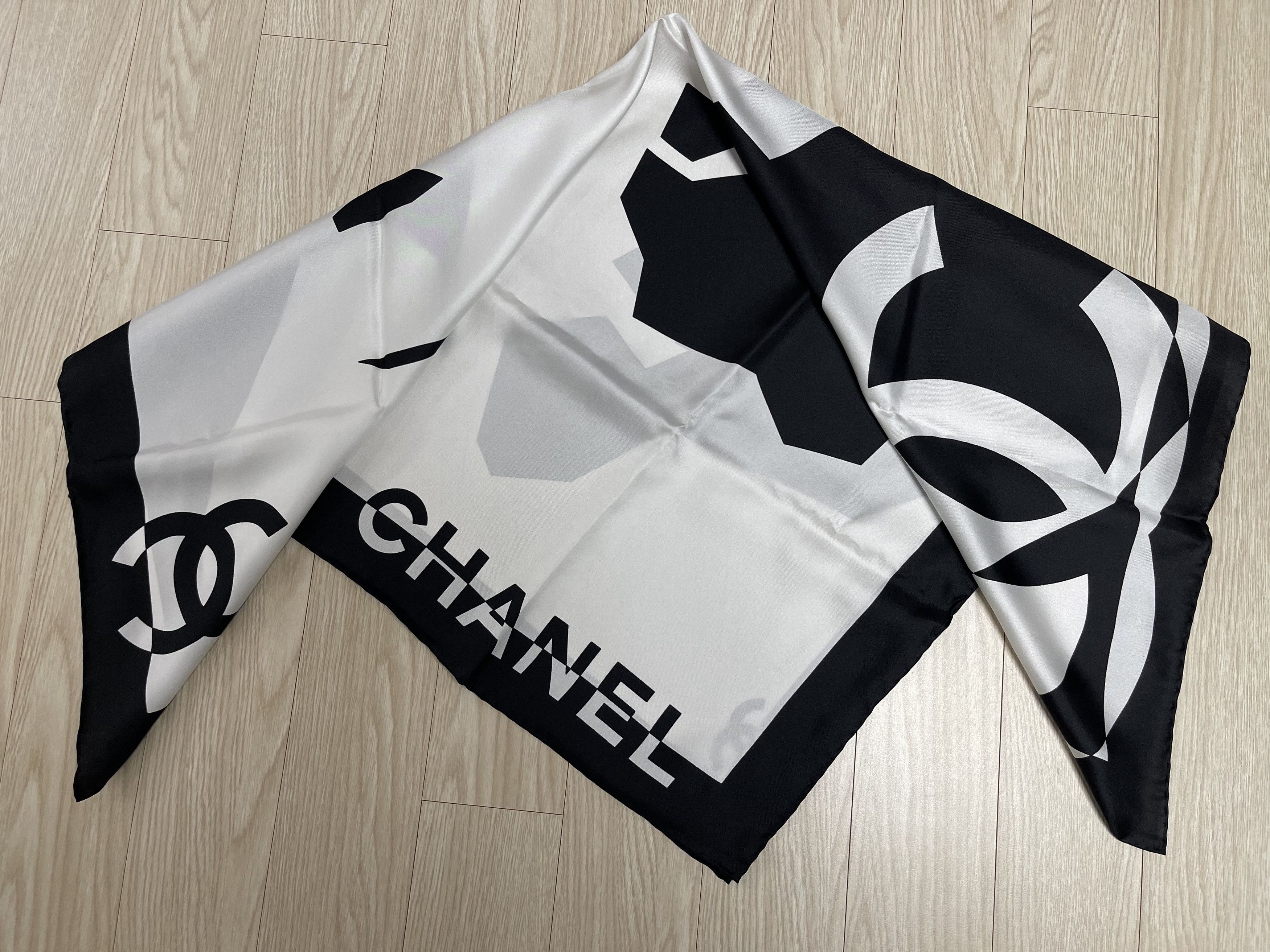 Chanel Chanel Mademoiselle CC Logo G22 Scarf Size ONE SIZE - 8 Thumbnail