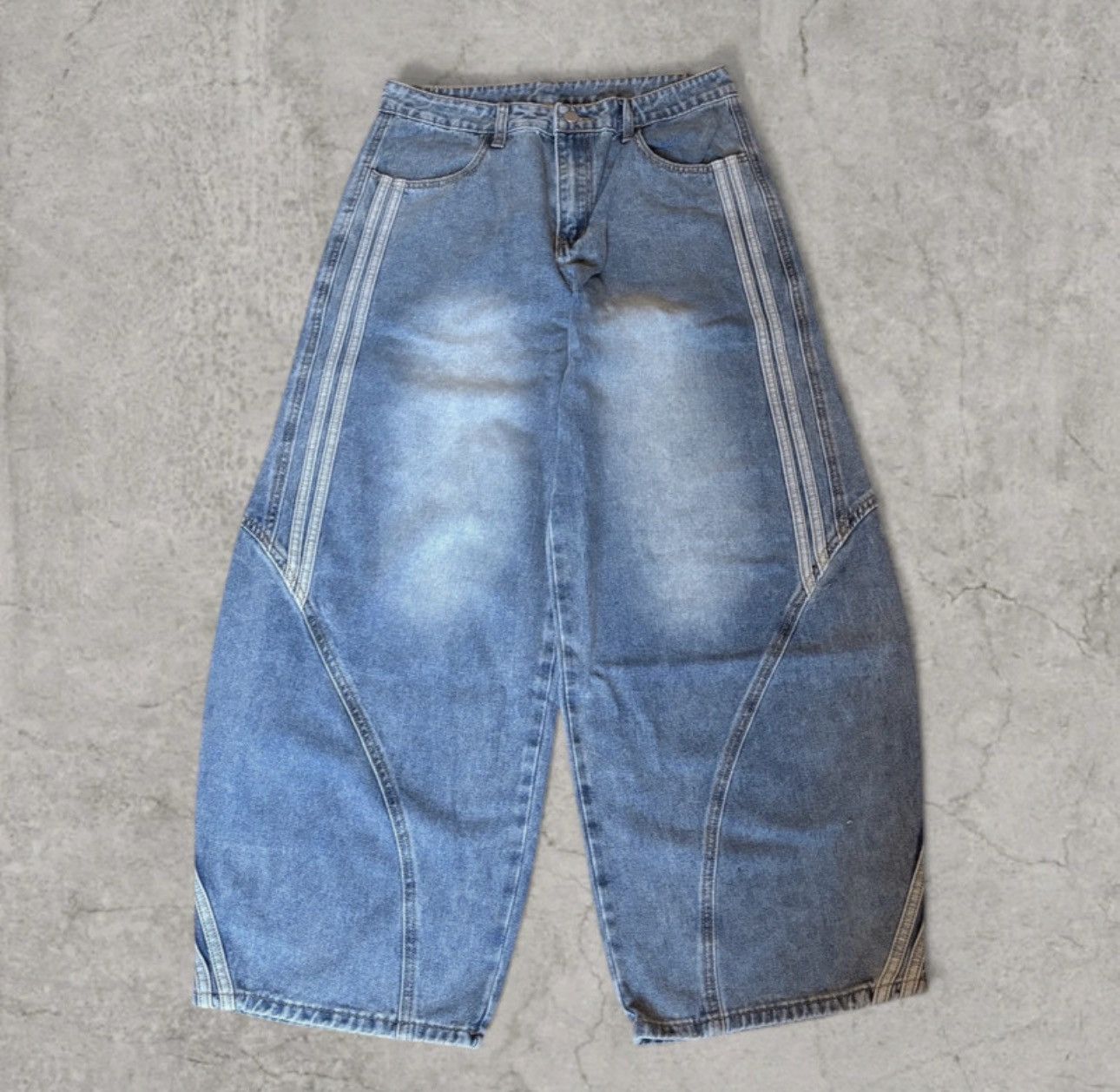 Japanese Brand Cool wide skater Japanese style jeans in faded blue. Size L Size US 34 / EU 50 - 1 Thumbnail