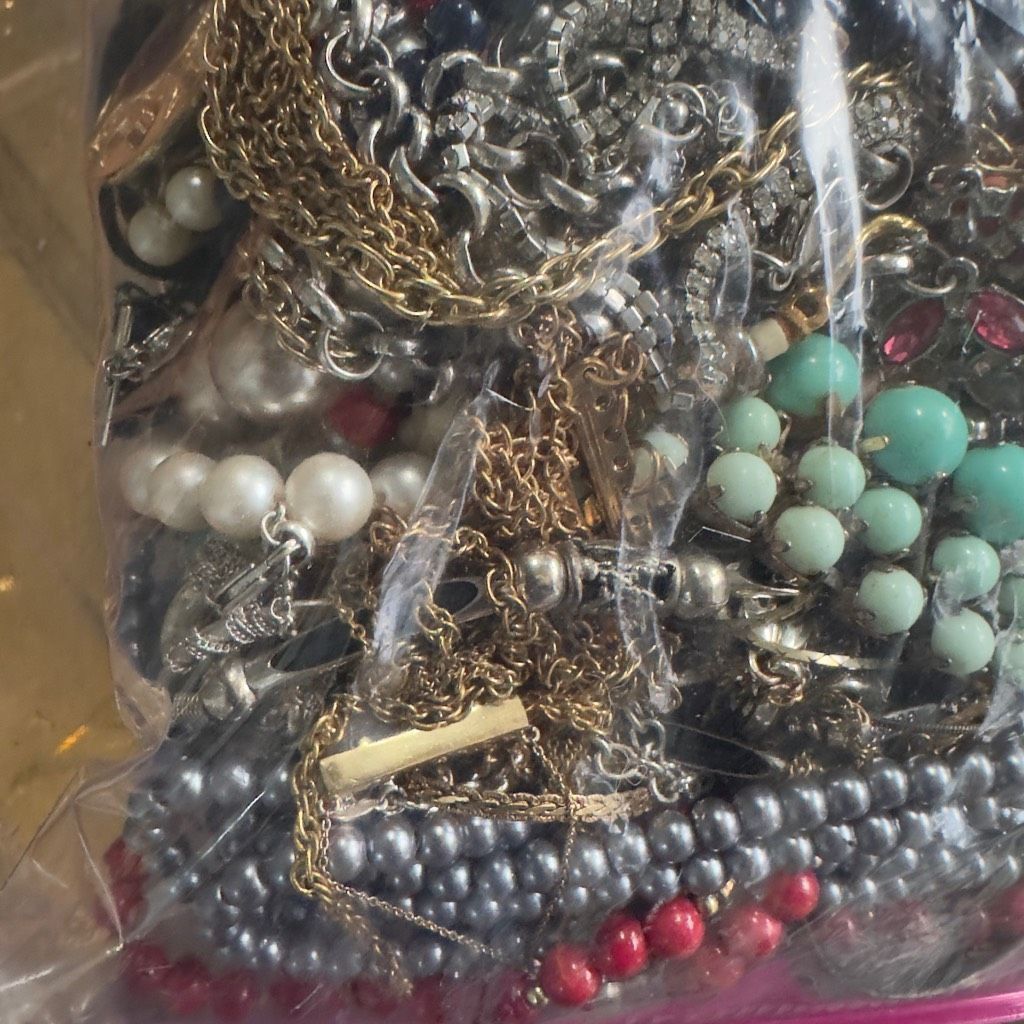 Vintage Bulk Necklaces Jewelry Lot Gallon Bag Mostly Necklaces Vinta Size ONE SIZE - 4 Thumbnail