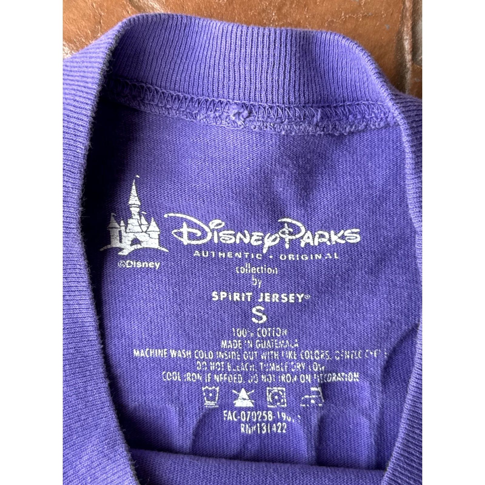 Disney VINTAGE Disney Parks Walt Disney World Glitter Spirit Jersey Shirt Unisex Small Purple Long Sleeve Size S / US 4 / IT 40 - 3 Thumbnail