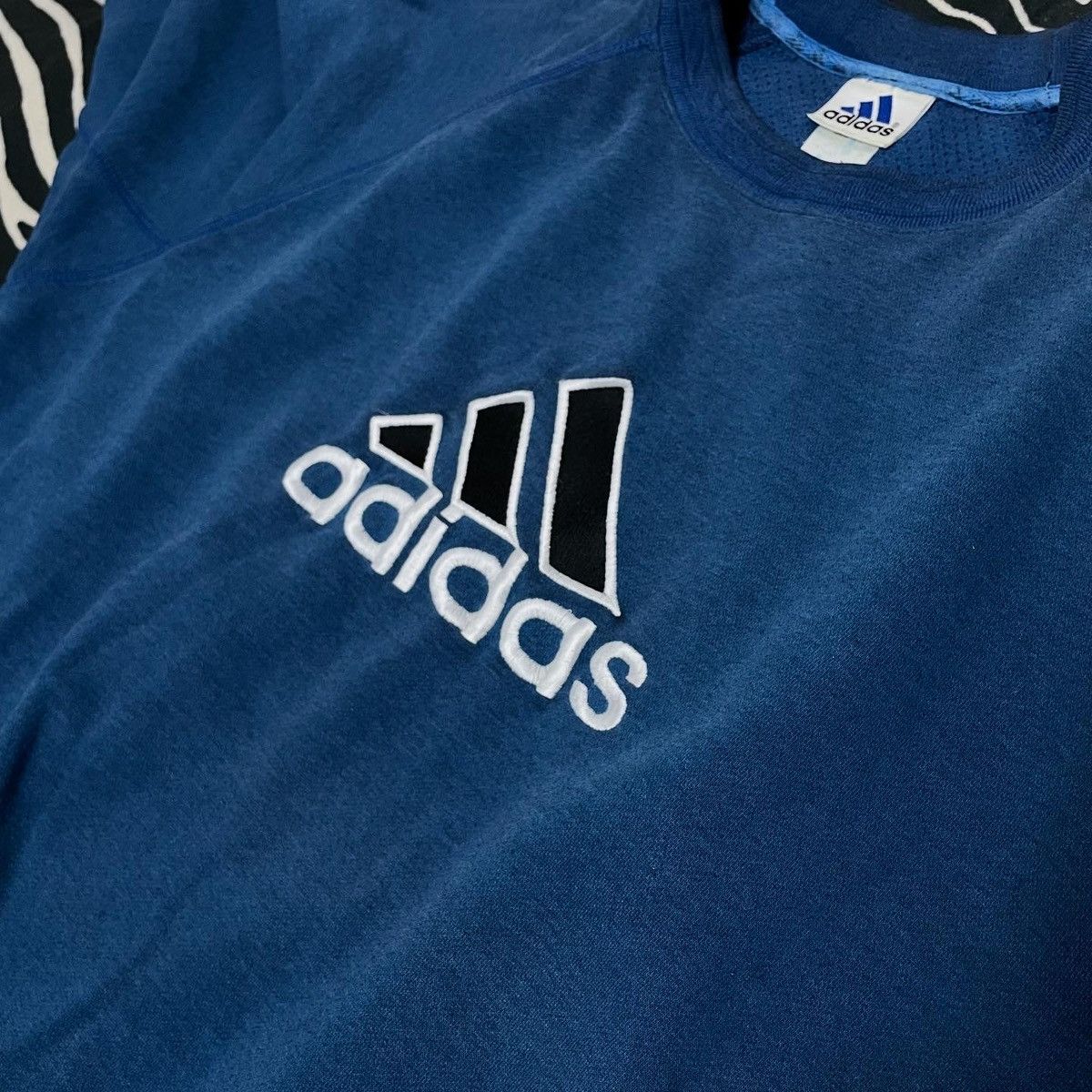 Adidas Adidas vintage sweatshirt big logo Size US L / EU 52-54 / 3 - 4 Thumbnail
