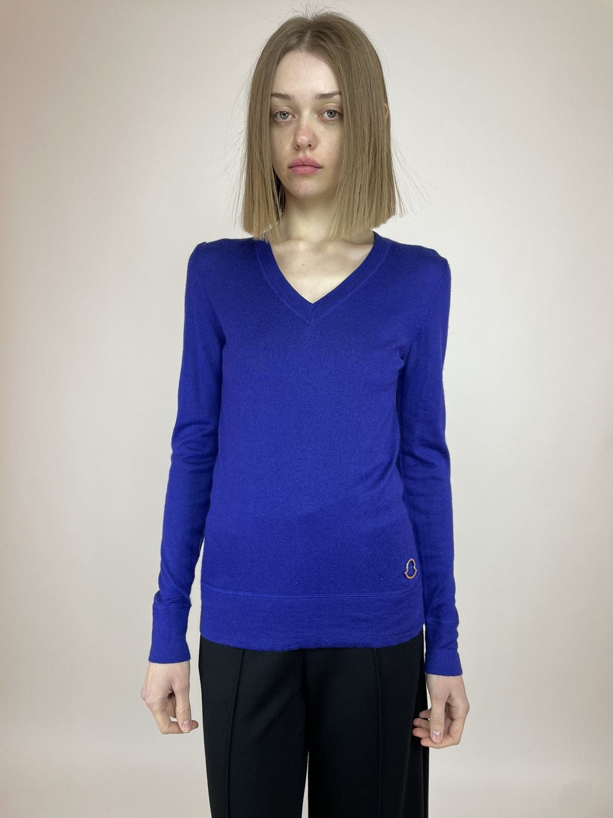 Image of Moncler Silk/cashmere V-Neck Sweater Women’S in Blue, Women's (Size Medium)