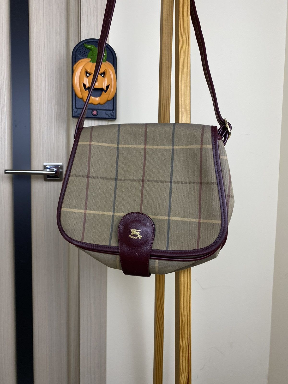 Burberry Vintage Burberry Canvass Check Messenger Bag Real Leather Size ONE SIZE - 2 Thumbnail