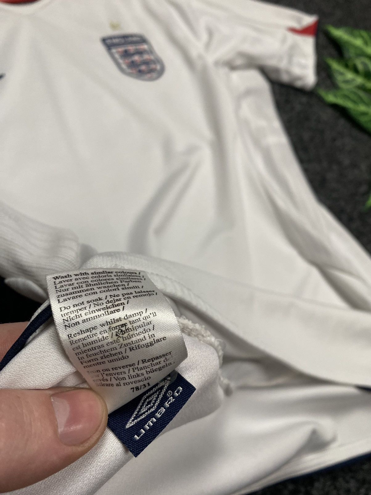 Umbro × Vintage Vintage England 🏴󠁧󠁢󠁥󠁮󠁧󠁿 Umbro Soccer Jersey size M Size US M / EU 48-50 / 2 - 5 Thumbnail