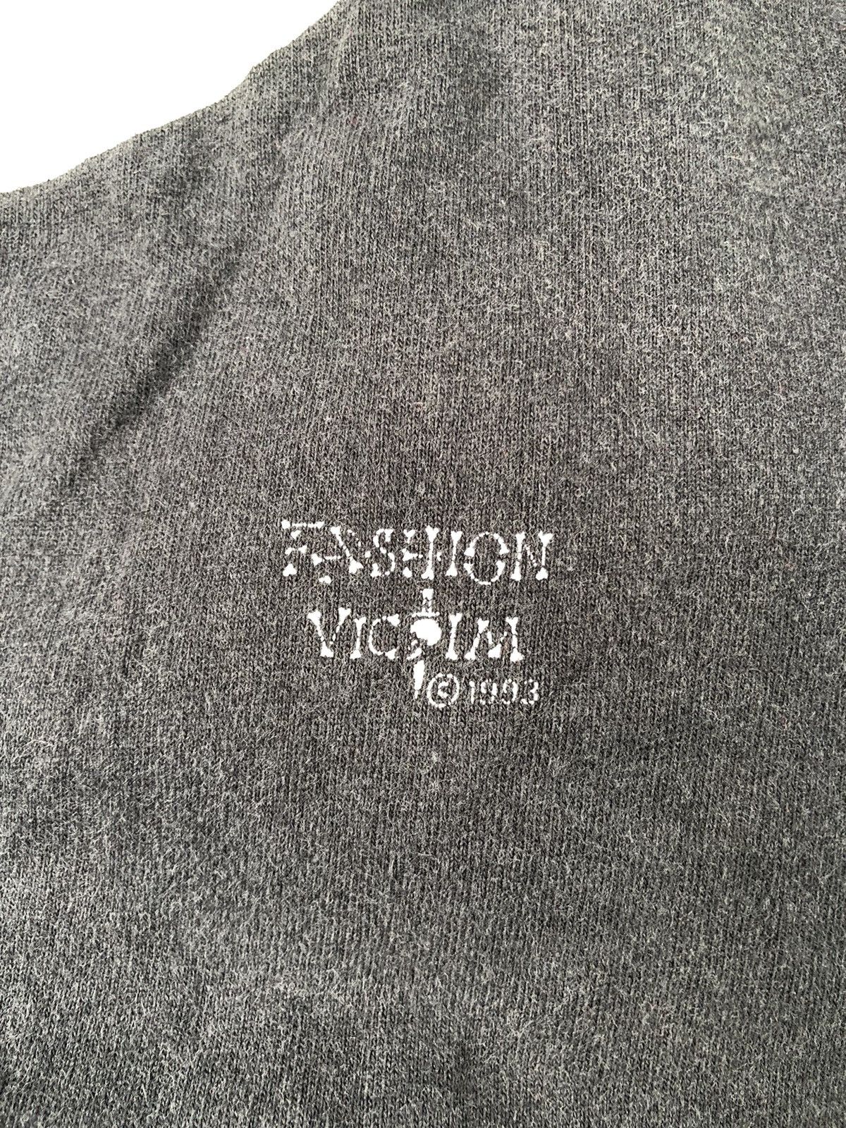 Vintage 💥Vintage💥Fashion Victim Ying And Yang Big Logo Faded Tee Size US L / EU 52-54 / 3 - 6 Thumbnail