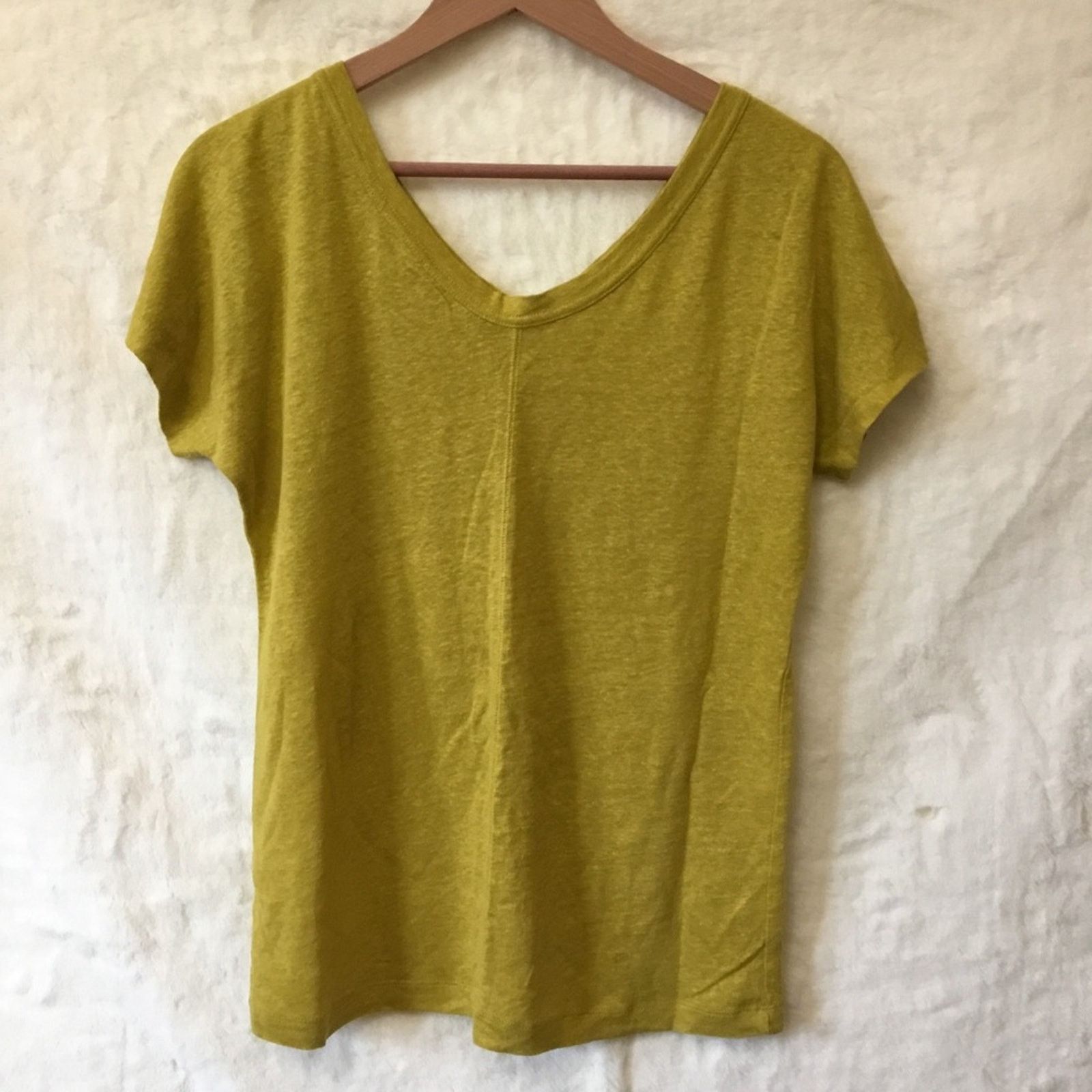 Banana Republic Banana Republic Gold Double Side V-Neck Linen T-shirt Size XS / US 0-2 / IT 36-38 - 7 Thumbnail