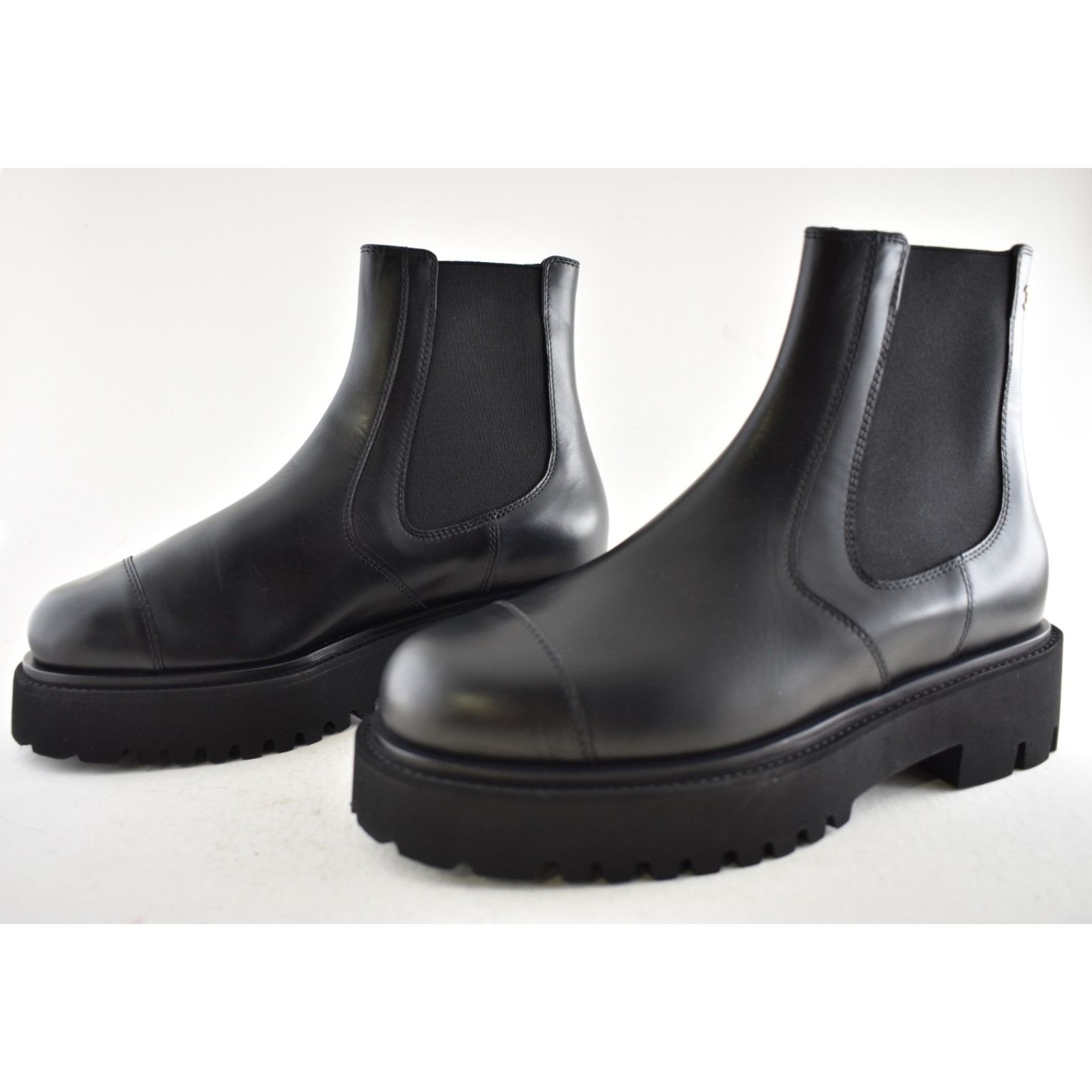 Chanel Chanel 24B Calfskin CC Logo Pull On Chelsea Platform Boot 42 Size US 11 / IT 41 - 12 Thumbnail