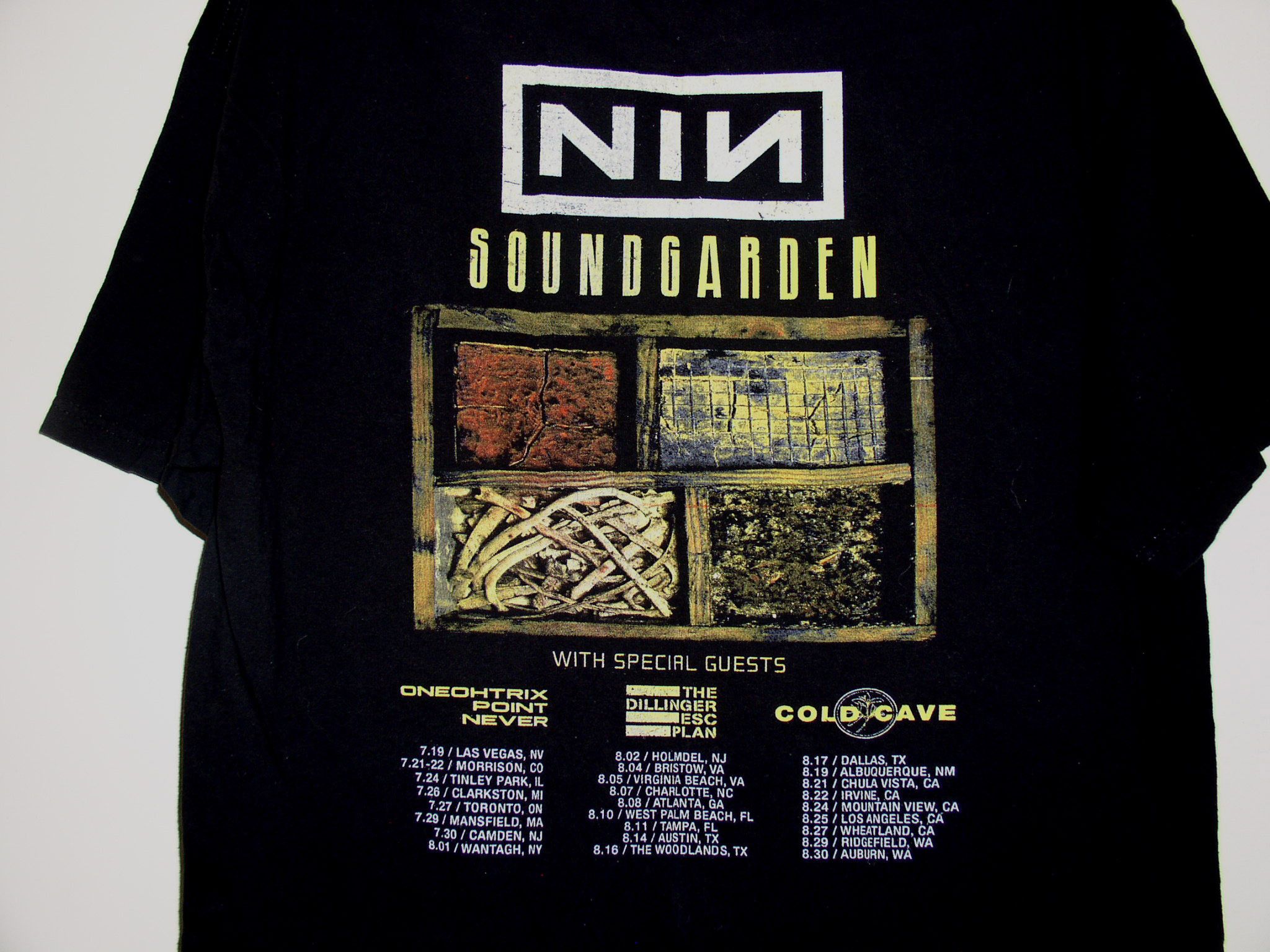 Band Tees Nine Inch Nails Soundgarden Concert Tour T Shirt 2014 Guests Size US XL / EU 56 / 4 - 4 Thumbnail