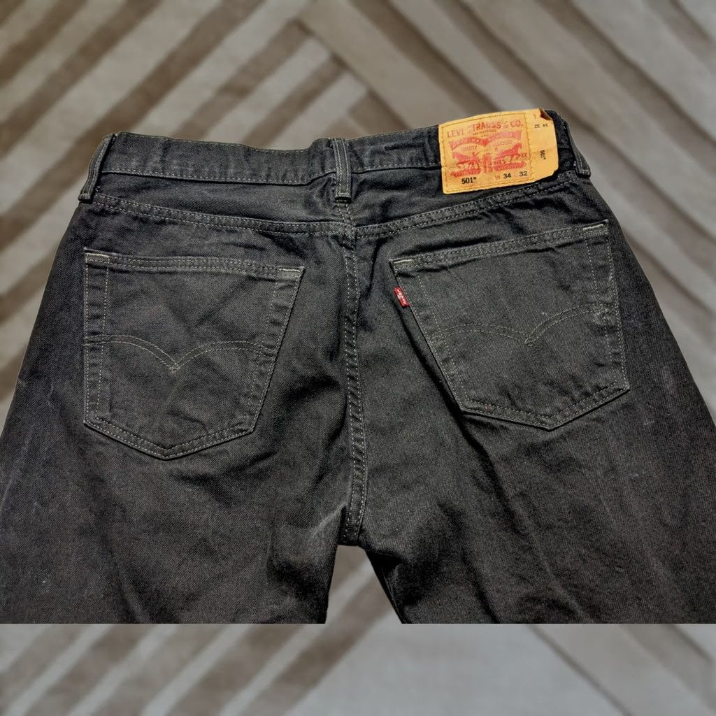 Levi's LEVIS 501 Original Fit - Men 34X32 Black Button-Fly Denim Jeans Shirt? Size US 34 / EU 50 - 1 Thumbnail