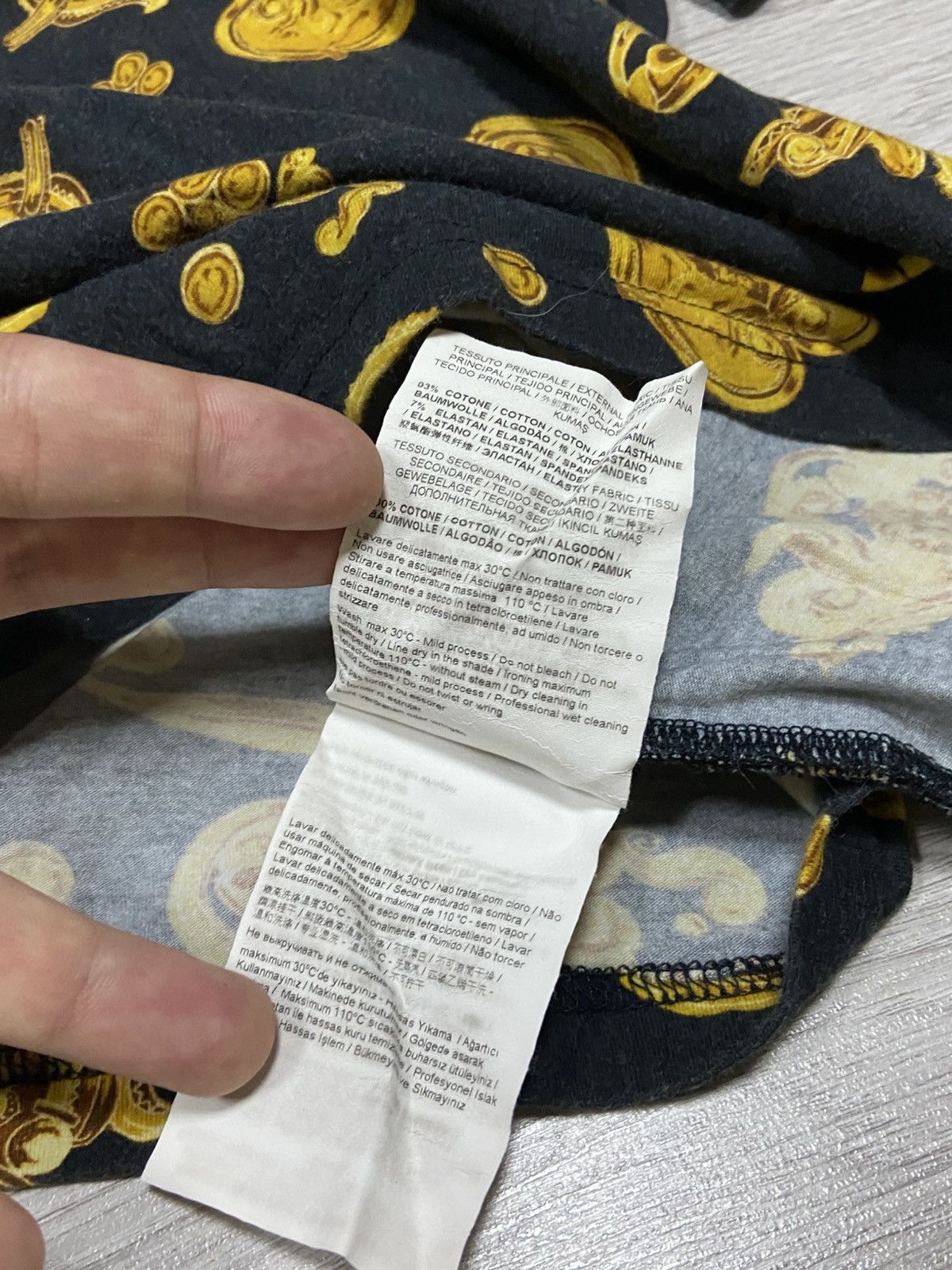 Versace Jeans Couture Versace monogram gold patterns over print t-shirt Size US L / EU 52-54 / 3 - 9 Thumbnail