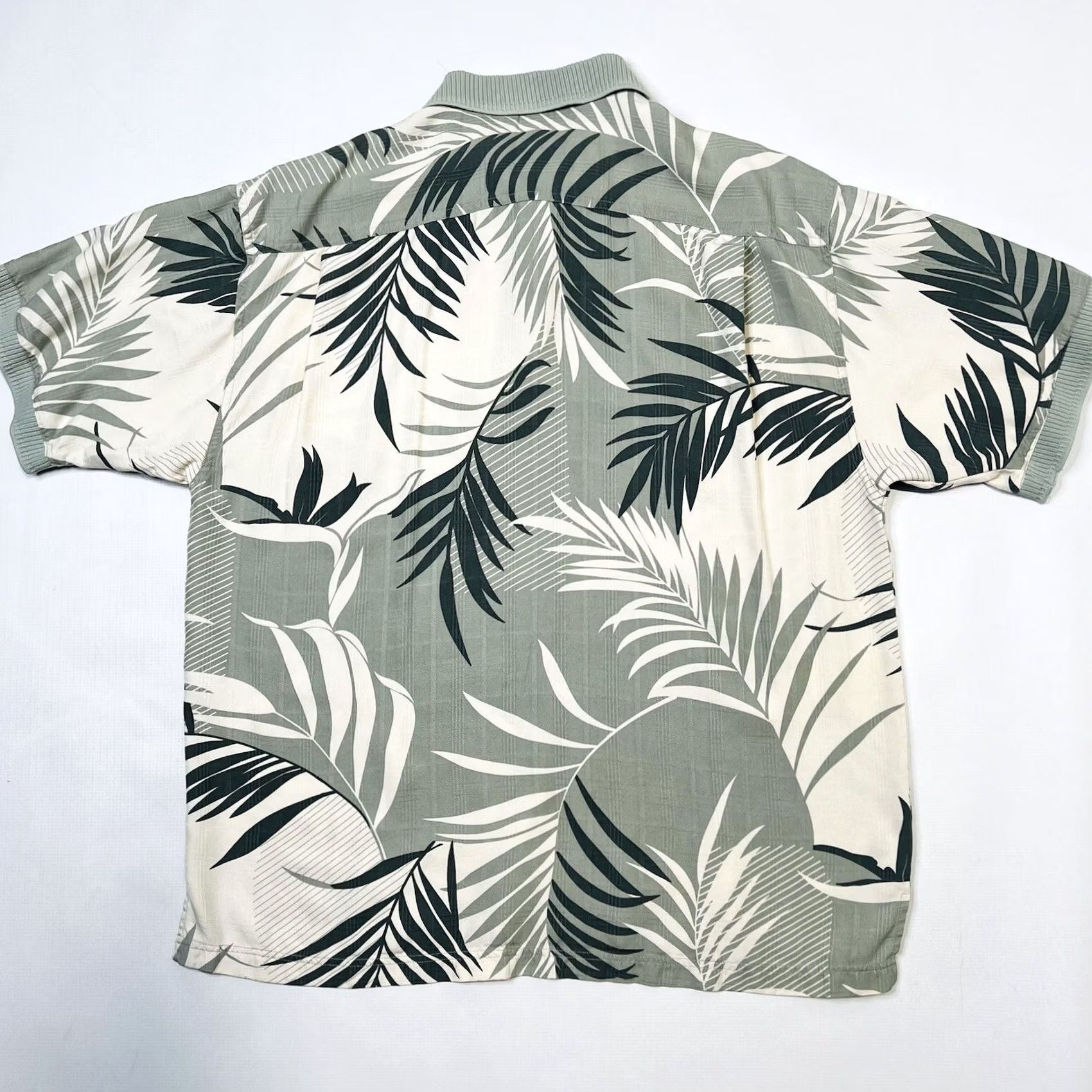 Tommy Bahama VINTAGE Tommy Bahama Shirt Palm Leaf 100% Silk Short Sleeve Green Beige L Mens Regular Button-Up Shirt Size US L / EU 52-54 / 3 - 7 Thumbnail