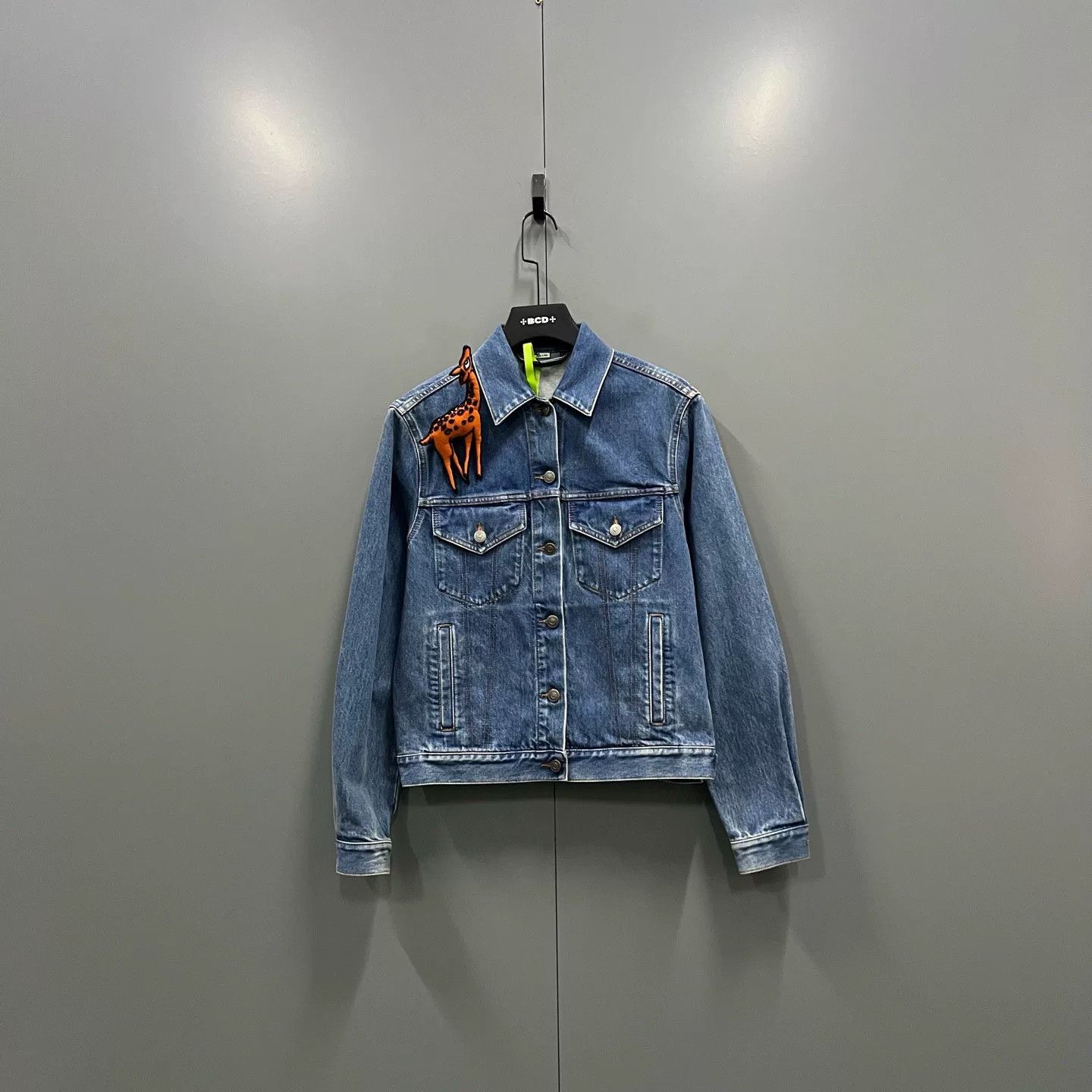 Gucci gucci vintage giraffe denim jacket size 40 Size US M / EU 48-50 / 2 - 1 Thumbnail
