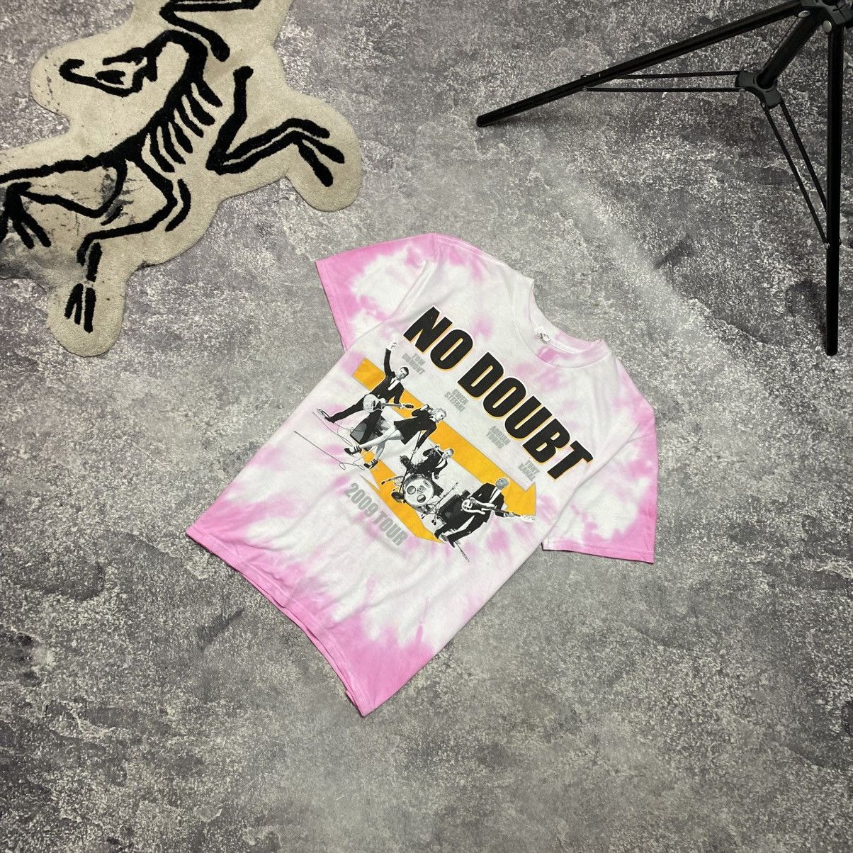 Band Tees Vintaga No Doubt 2009 Tour Graphic y2k rock band tee size S Size US S / EU 44-46 / 1 - 1 Thumbnail