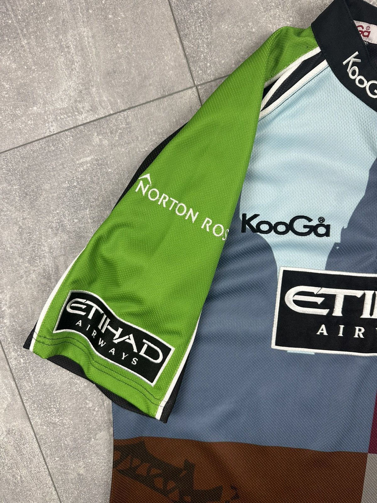 Canterbury of New Zealand Kooga Harlequins Rugby Multi-print Logo Jersey Size US L / EU 52-54 / 3 - 6 Thumbnail
