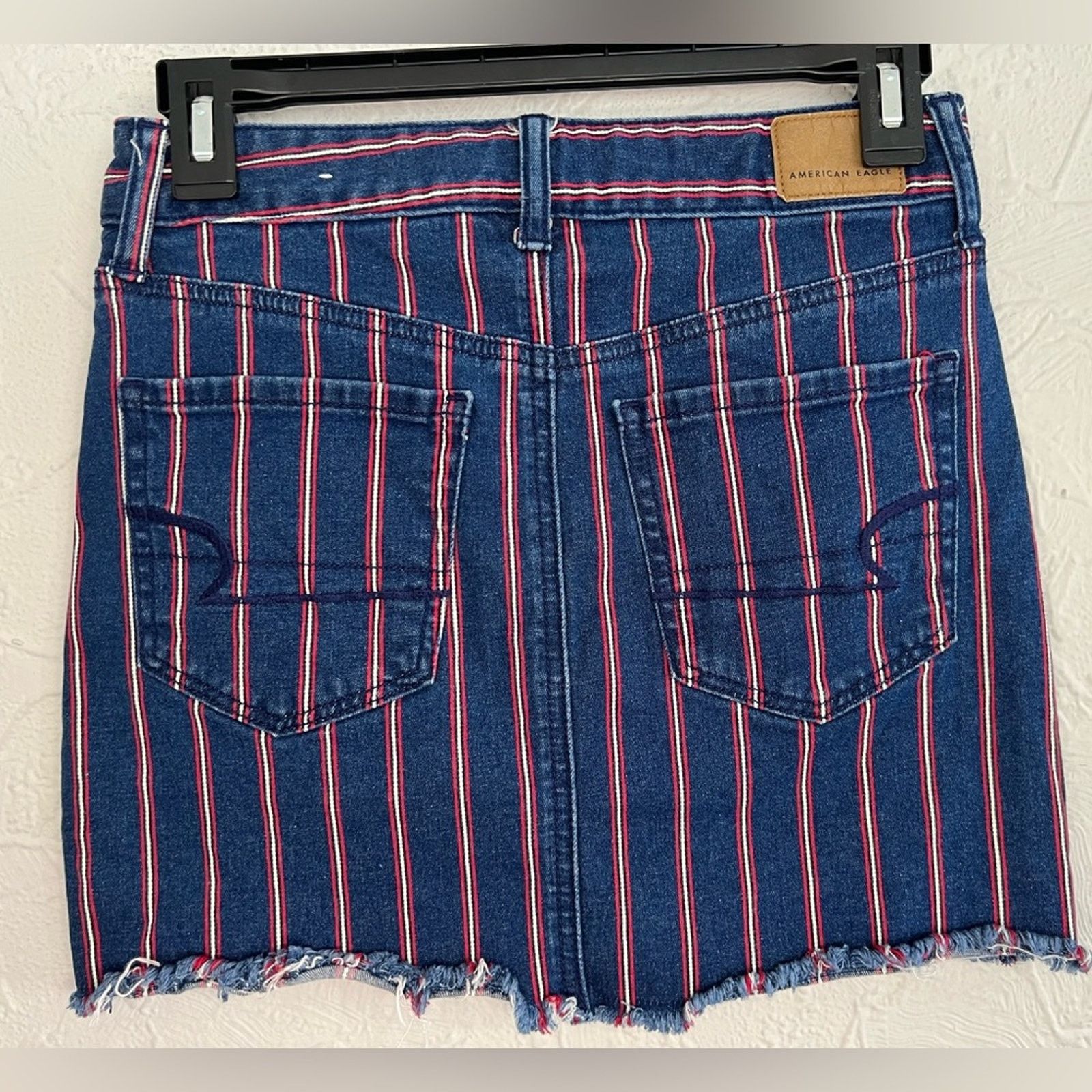 American Eagle Outfitters American Eagle Pinstripe Hi-Rise Mini Skirt Size 0 LIKE NEW Size 25" / US 0 / IT 36 - 2 Thumbnail