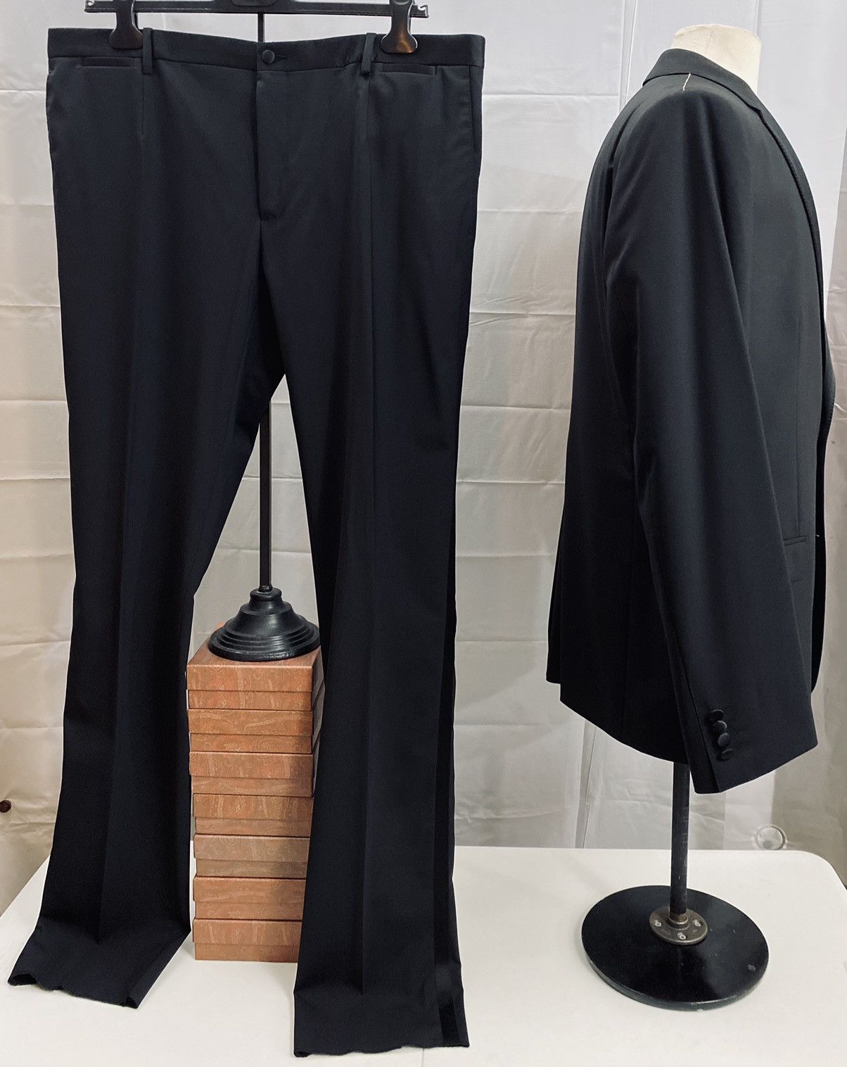 Dolce & Gabbana Dolce & Gabbana 🇮🇹 Black Notch Lapel 2btn Martini Tux 56R NWT Size 46R - 9 Thumbnail
