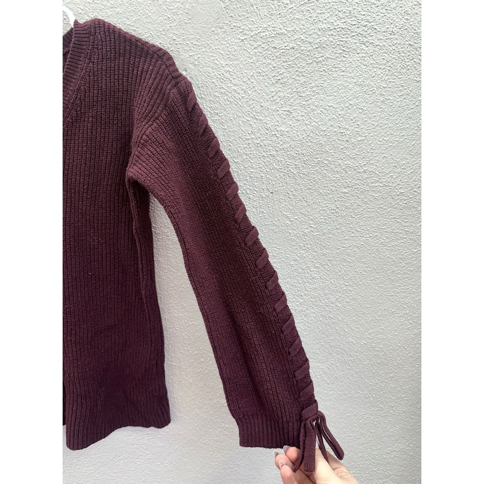 American Eagle Outfitters American Eagle Womens Sweater Size XXS Maroon Knit V-Neck Arm Tie Detail Size XXS / US 00 / IT 34 - 2 Thumbnail