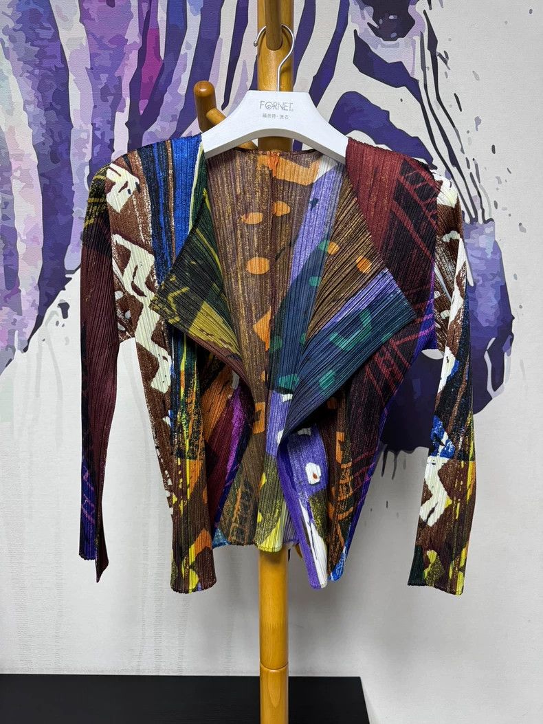 Issey Miyake size:3 Brown pleated totem spice coat
